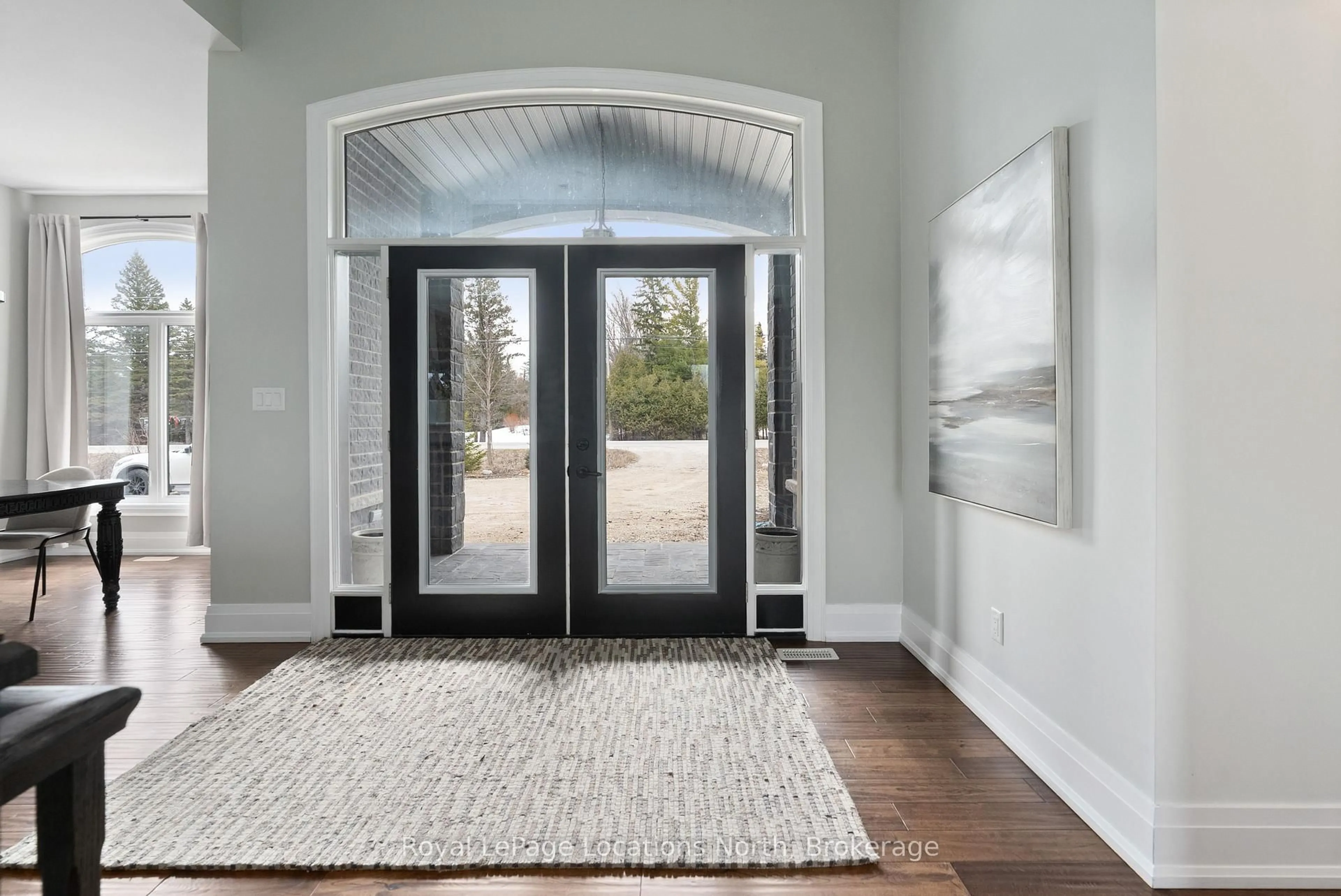 Indoor entryway for 1029 Sixth St, Collingwood Ontario L9Y 3Y9
