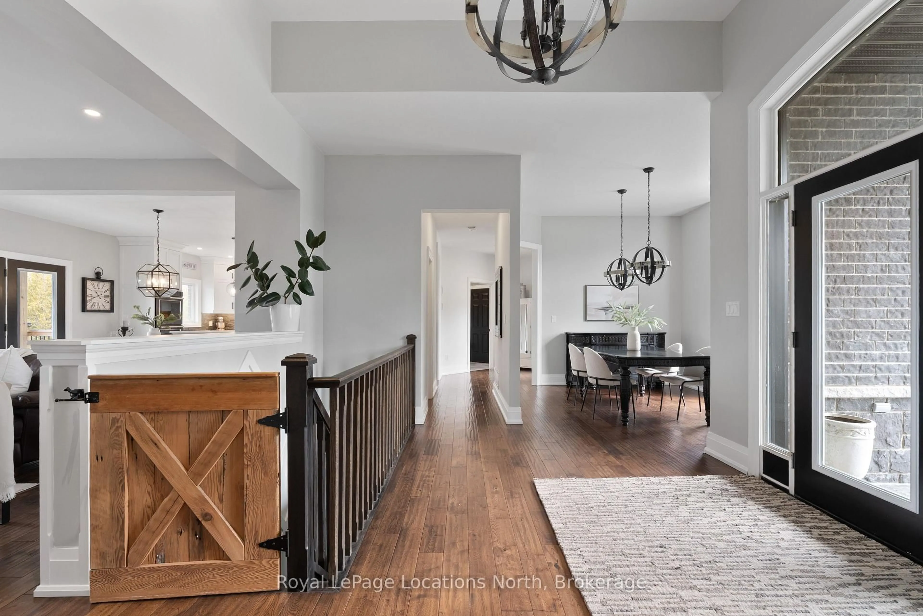 Indoor entryway for 1029 Sixth St, Collingwood Ontario L9Y 3Y9