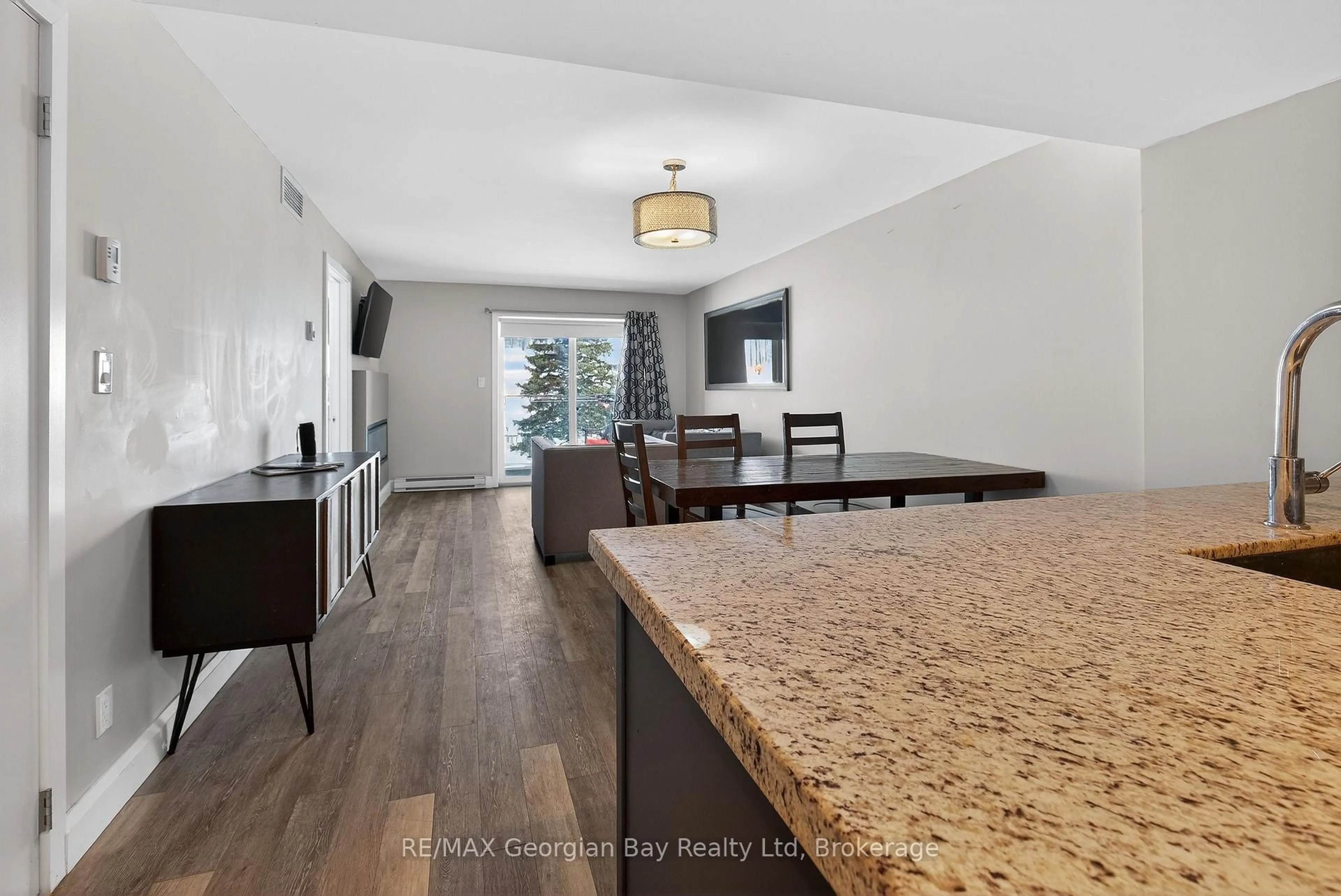 Open concept kitchen, unknown for 102 - 80 Horseshoe Blvd, Oro-Medonte Ontario L4M 4Y8
