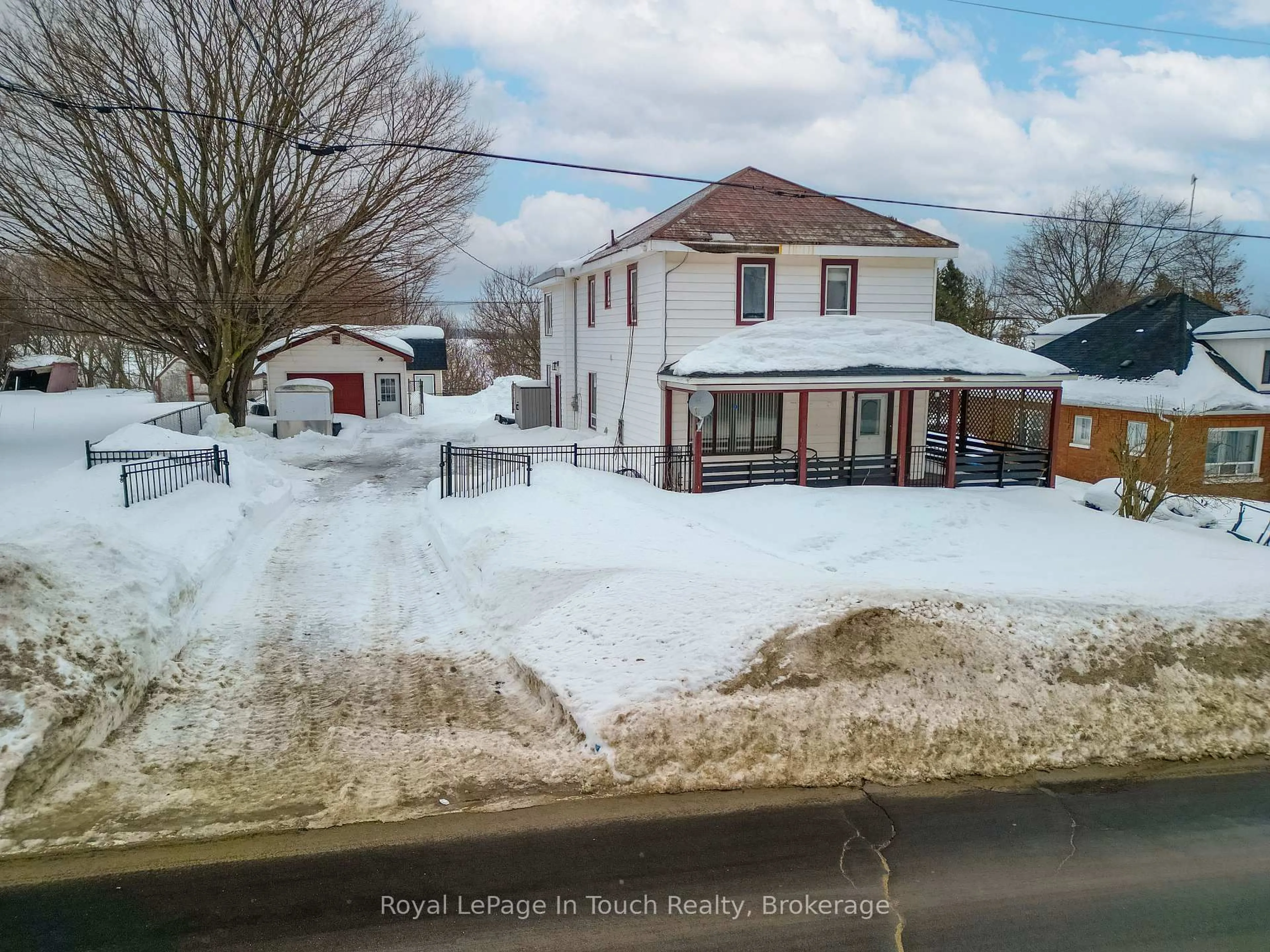 A pic from outside/outdoor area/front of a property/back of a property/a pic from drone, street for 326 Lafontaine Rd, Tiny Ontario L9M 0H1