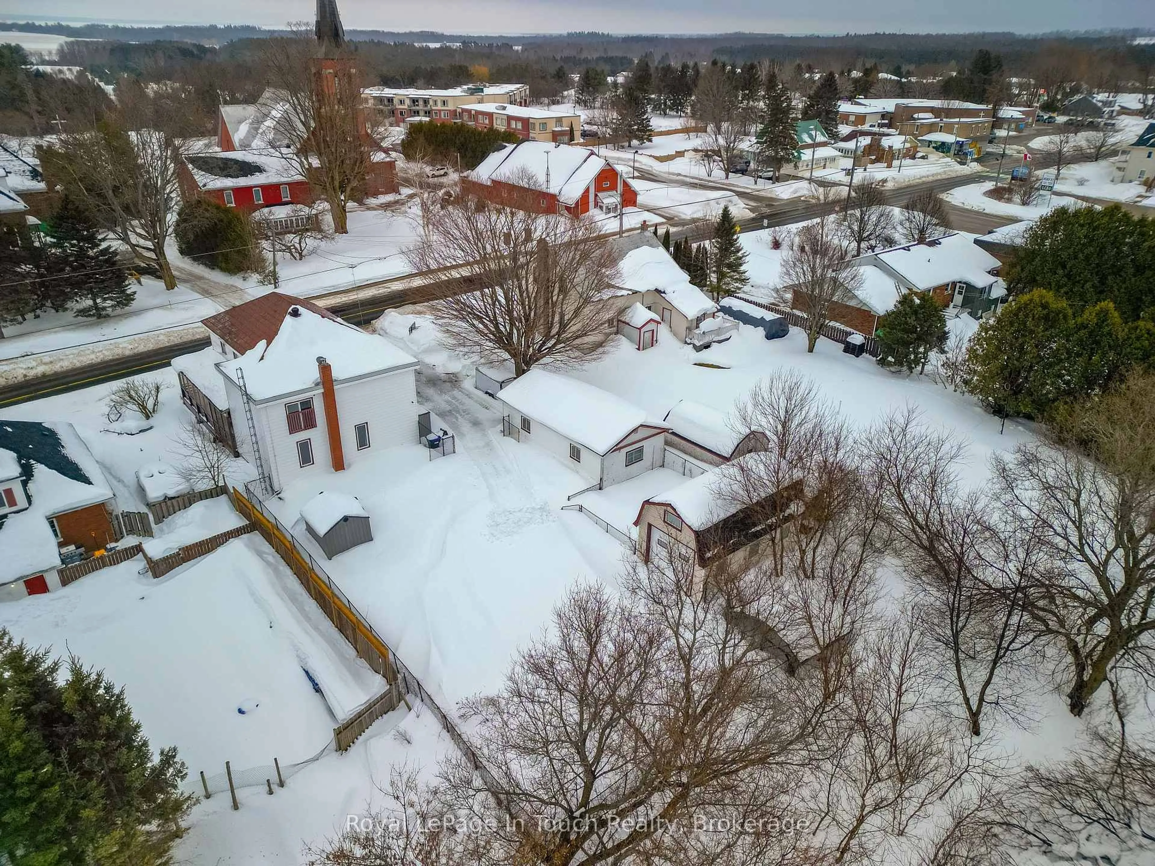 A pic from outside/outdoor area/front of a property/back of a property/a pic from drone, street for 326 Lafontaine Rd, Tiny Ontario L9M 0H1