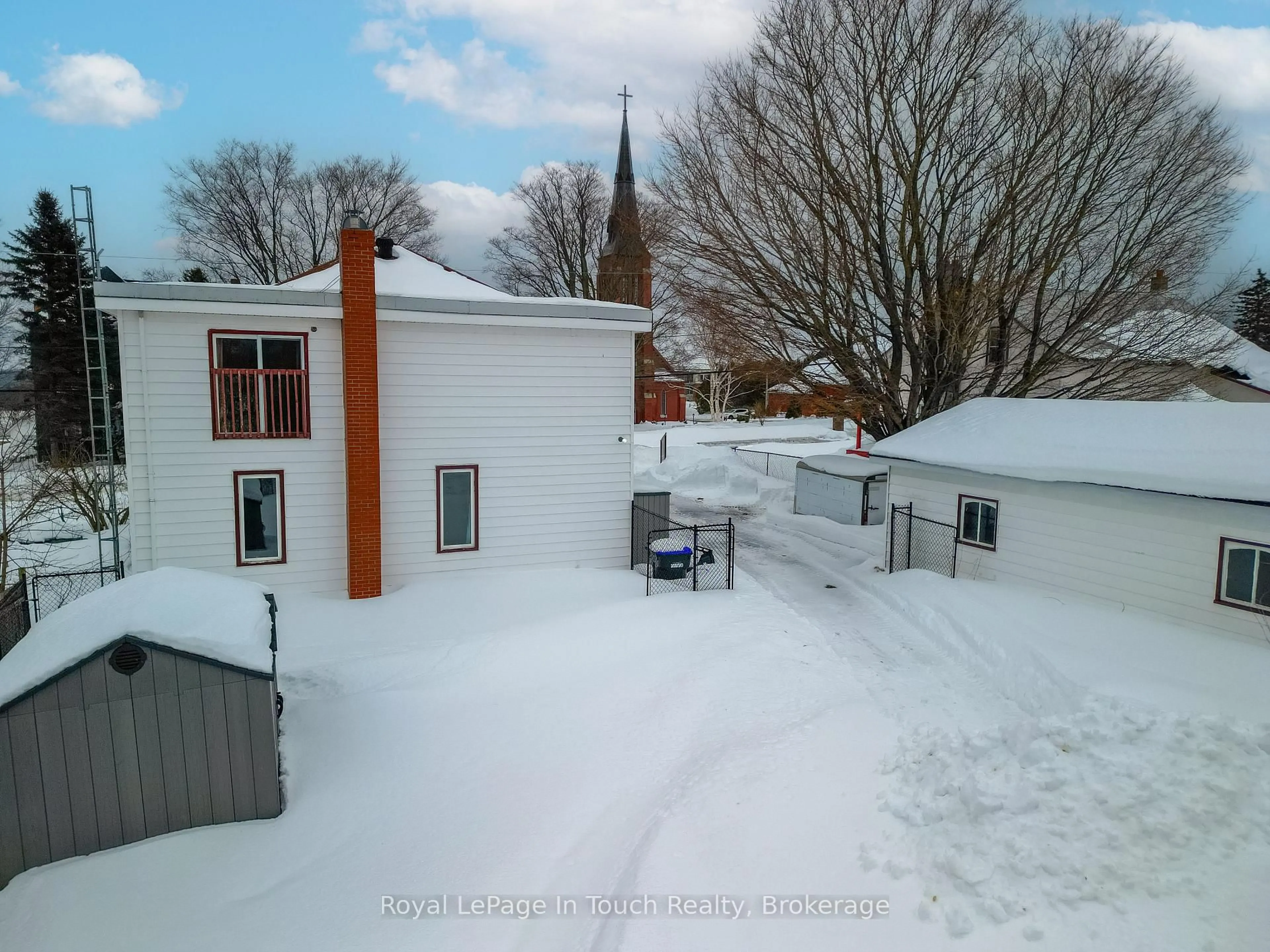 A pic from outside/outdoor area/front of a property/back of a property/a pic from drone, street for 326 Lafontaine Rd, Tiny Ontario L9M 0H1