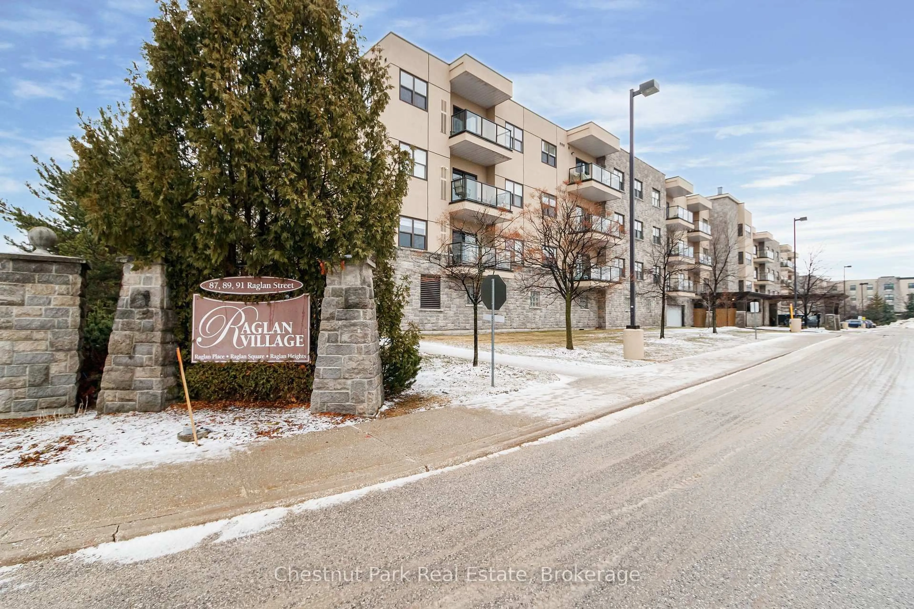 Patio, street for 91 Raglan St #412, Collingwood Ontario L9Y 0B2