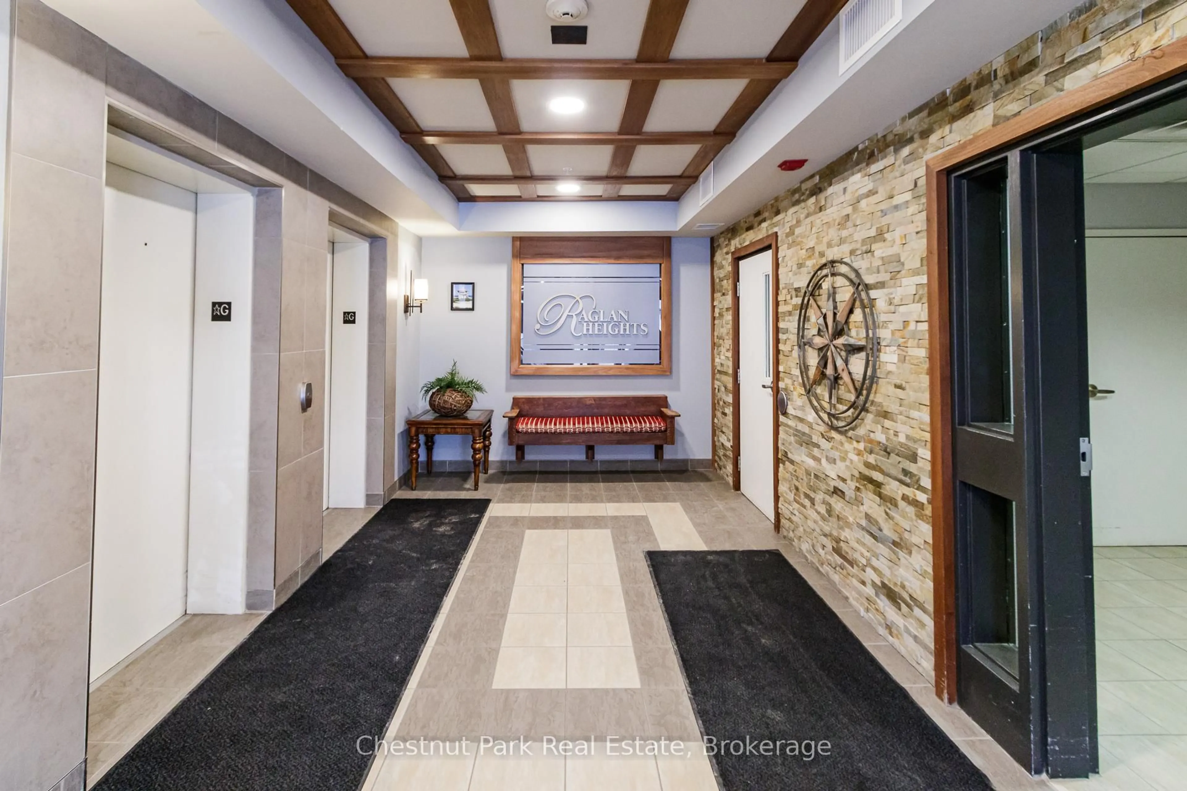 Indoor foyer for 91 Raglan St #412, Collingwood Ontario L9Y 0B2