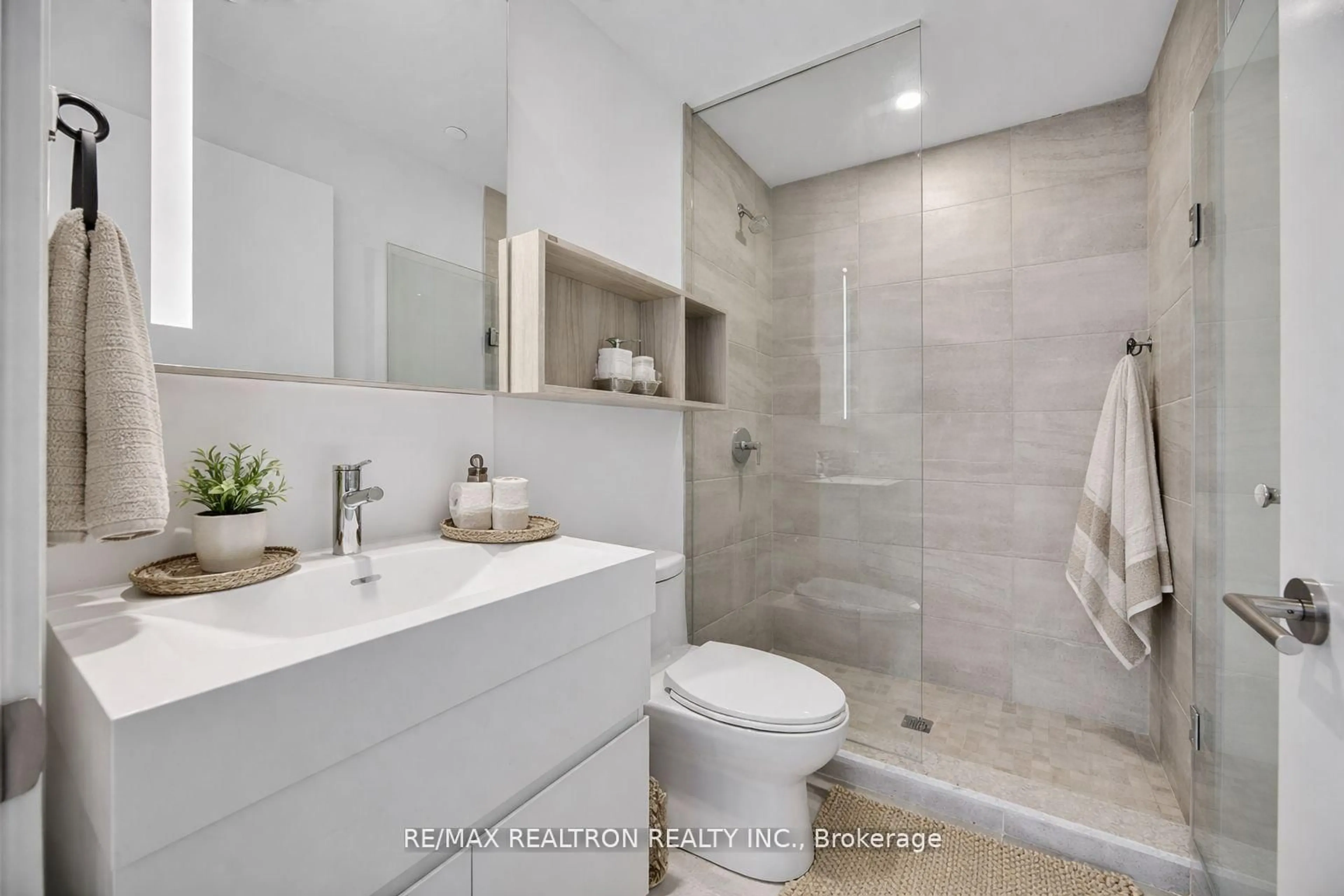 Contemporary bathroom, ceramic/tile floor for 39 Mary St #2506, Barrie Ontario L4N 1S9