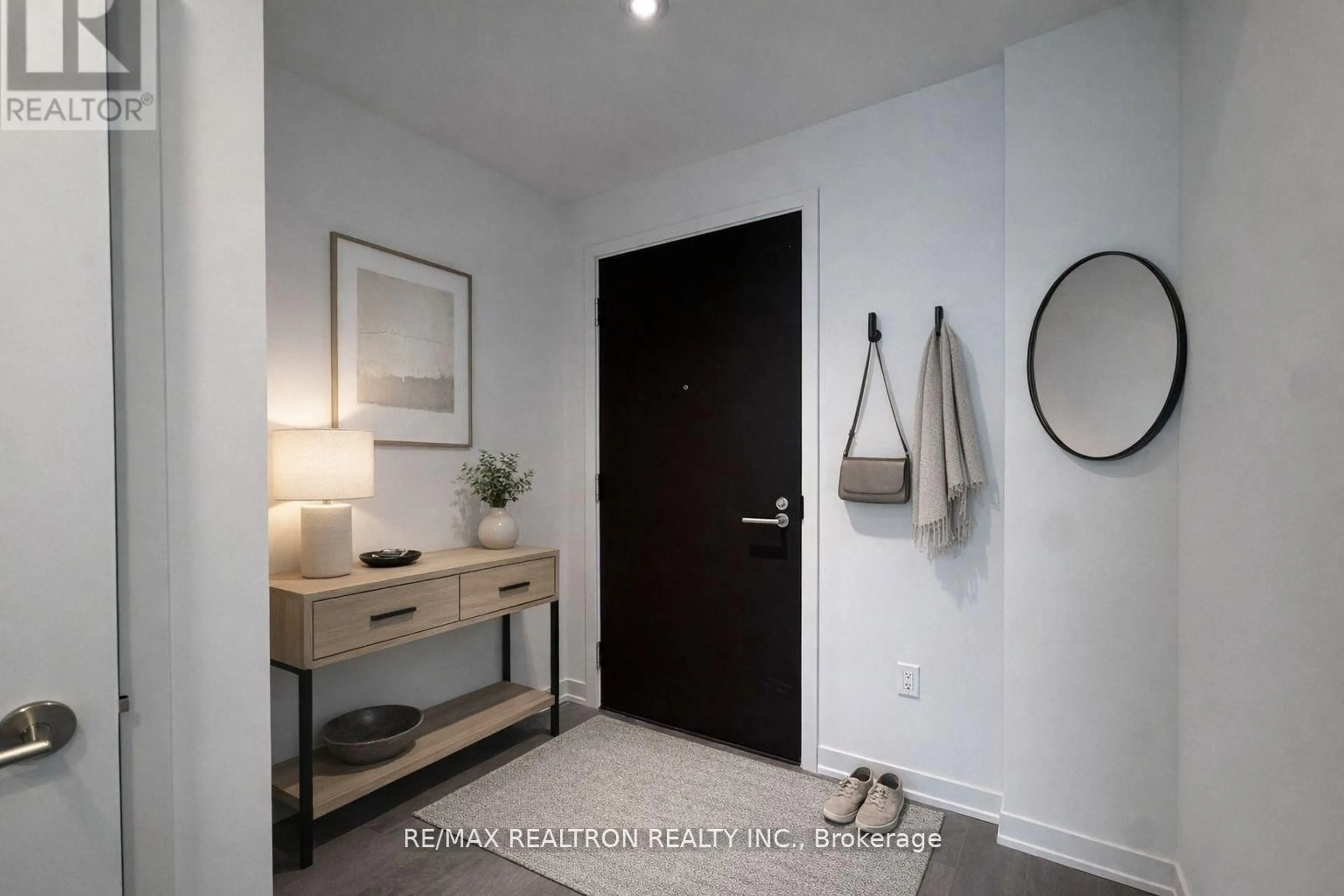 Indoor entryway for 39 Mary St #2506, Barrie Ontario L4N 1S9