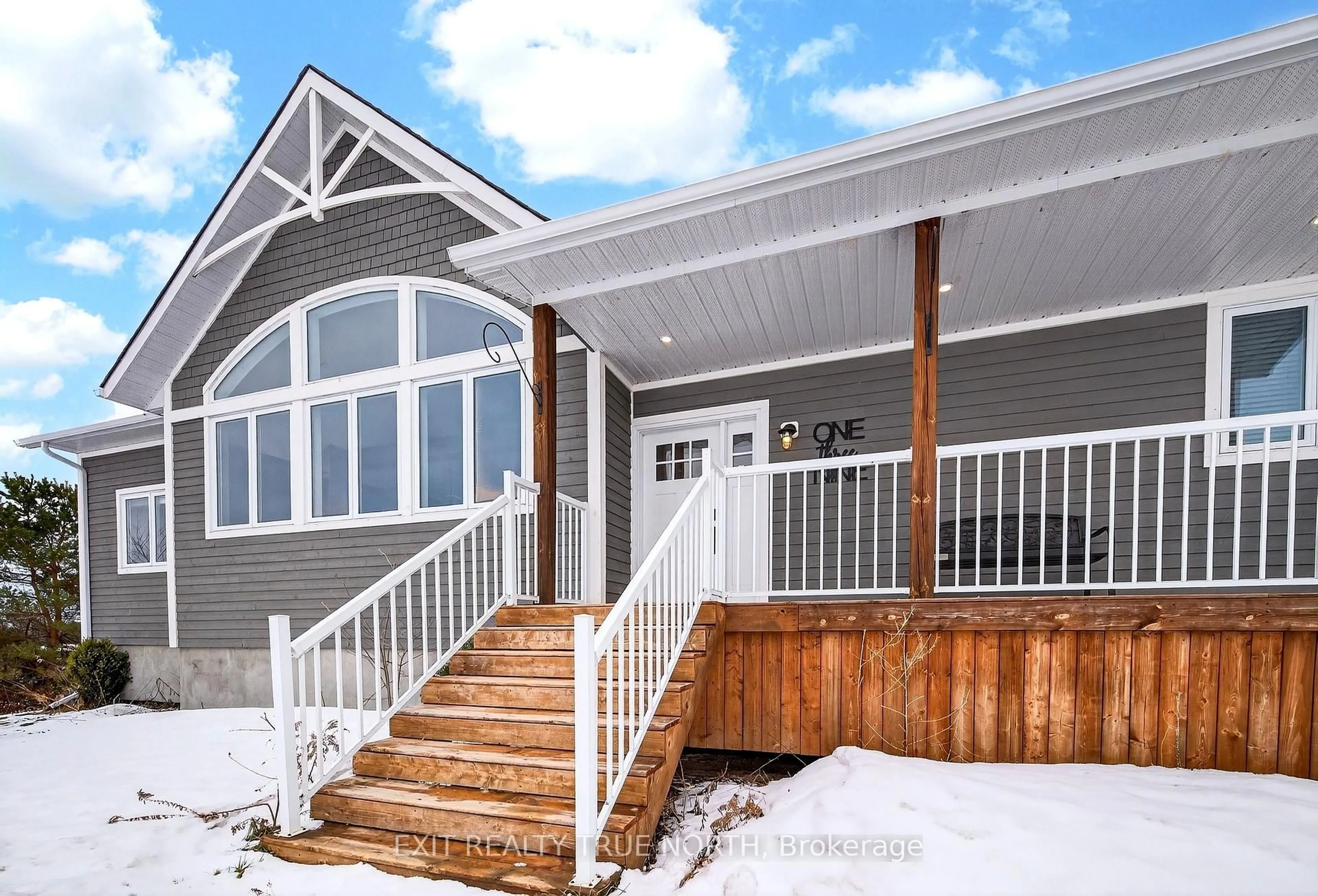 Home with vinyl exterior material, mountain view for 139 Rue Eric, Tiny Ontario L9M 0H1