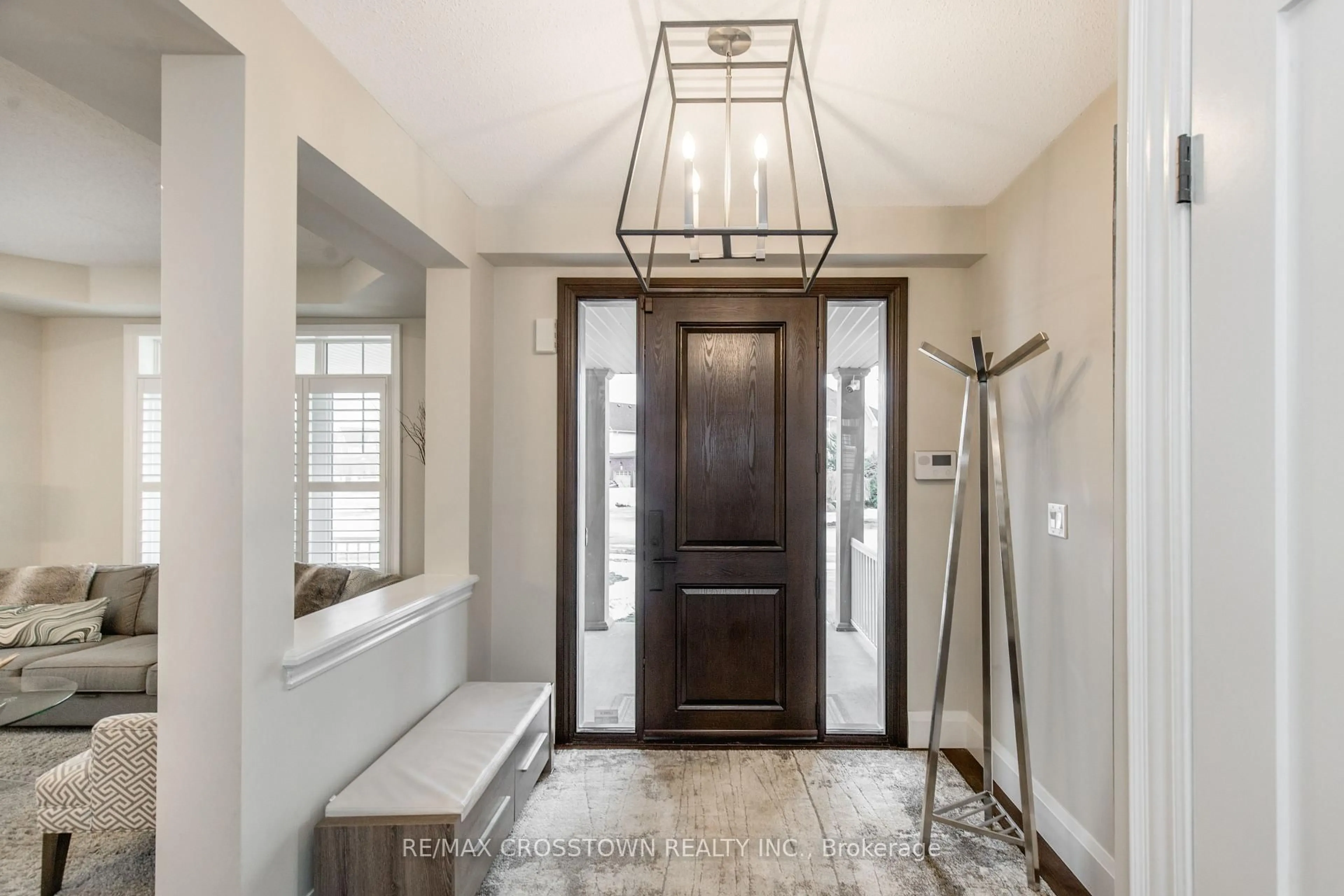 Indoor entryway for 58 Versailles Cres, Barrie Ontario L4M 0B8