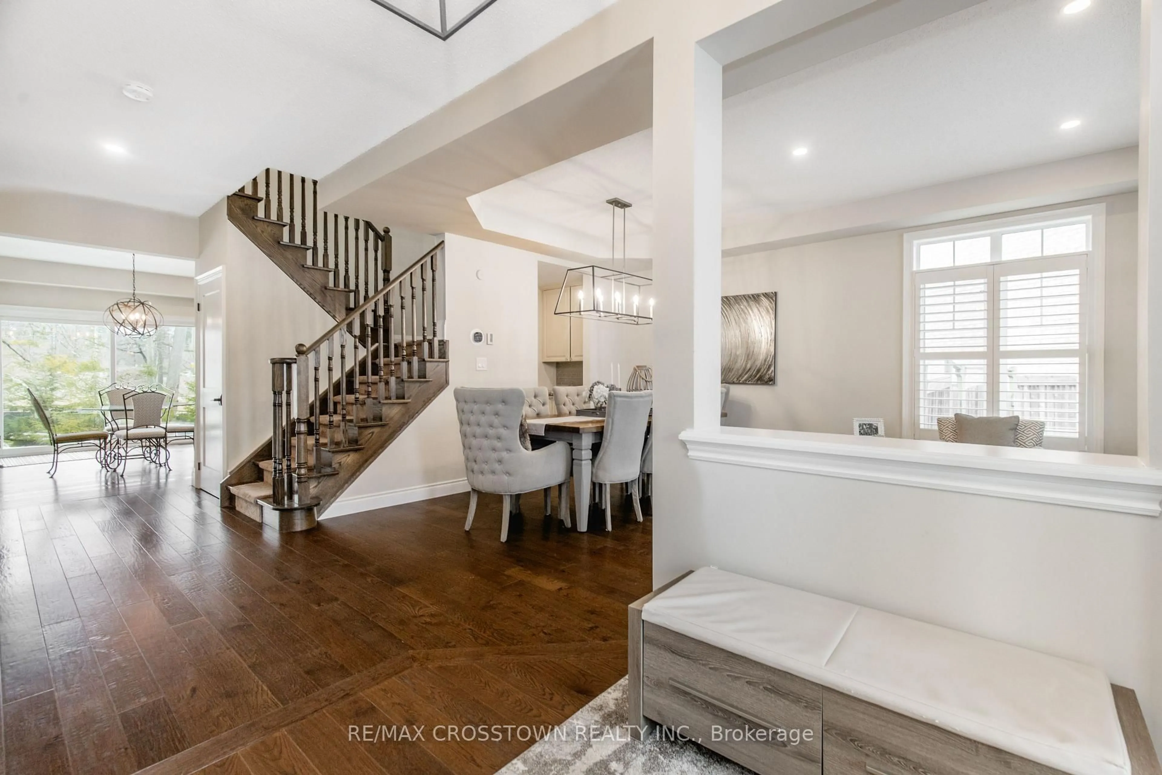 Unknown for 58 Versailles Cres, Barrie Ontario L4M 0B8