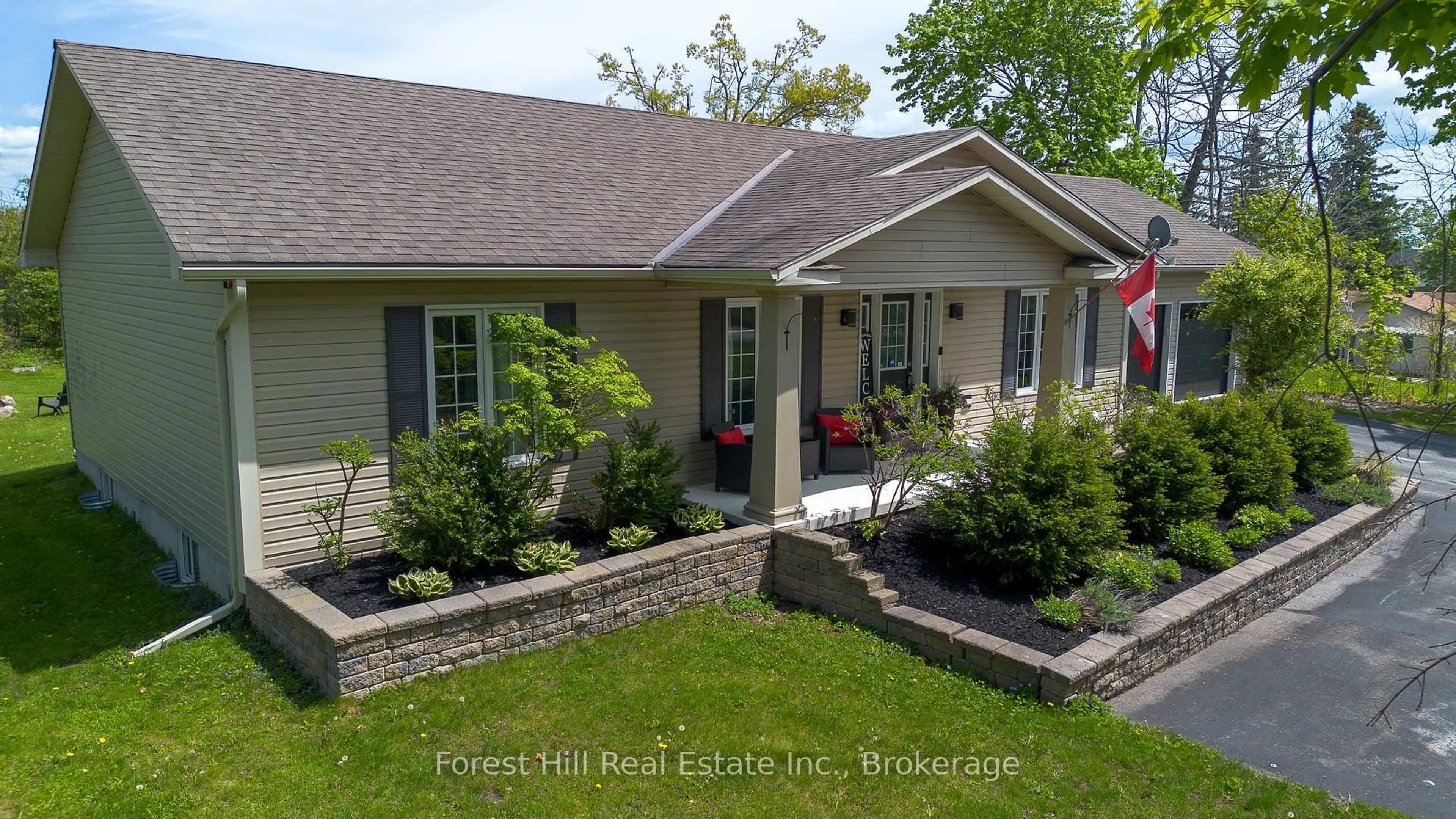 Home with vinyl exterior material, street for 27 Greengables Dr, Oro-Medonte Ontario L0L 1T0
