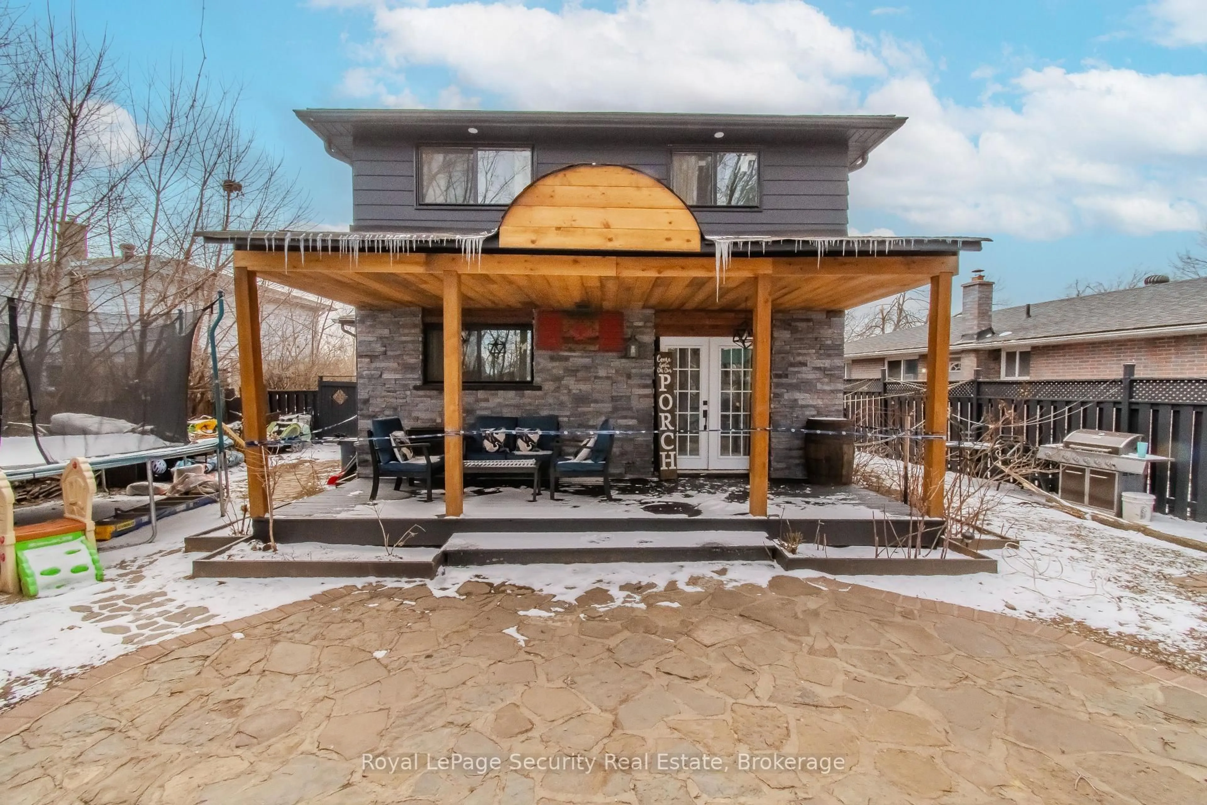 Patio, unknown for 73 College Cres, Barrie Ontario L4M 2W5