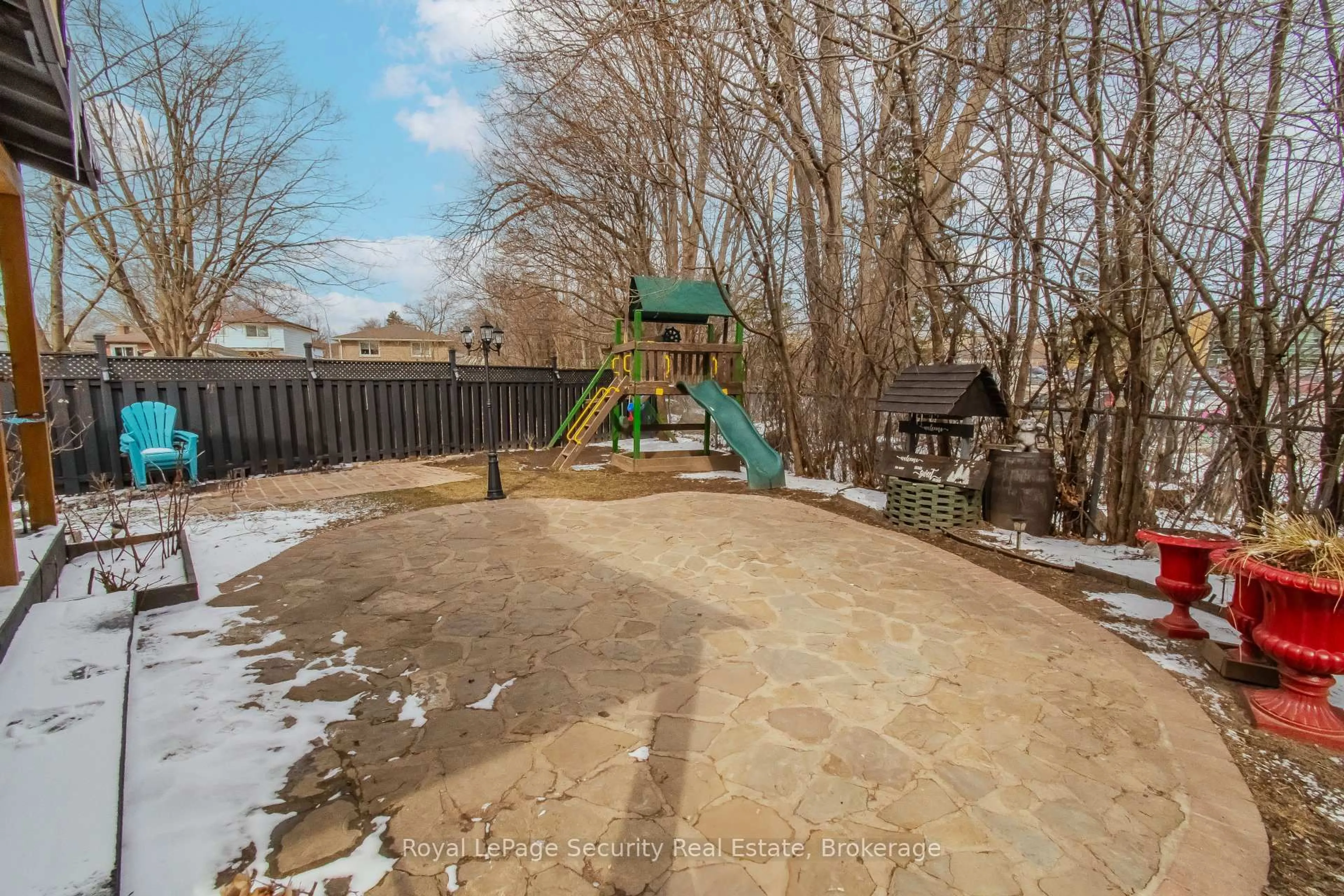 A pic from outside/outdoor area/front of a property/back of a property/a pic from drone, street for 73 College Cres, Barrie Ontario L4M 2W5