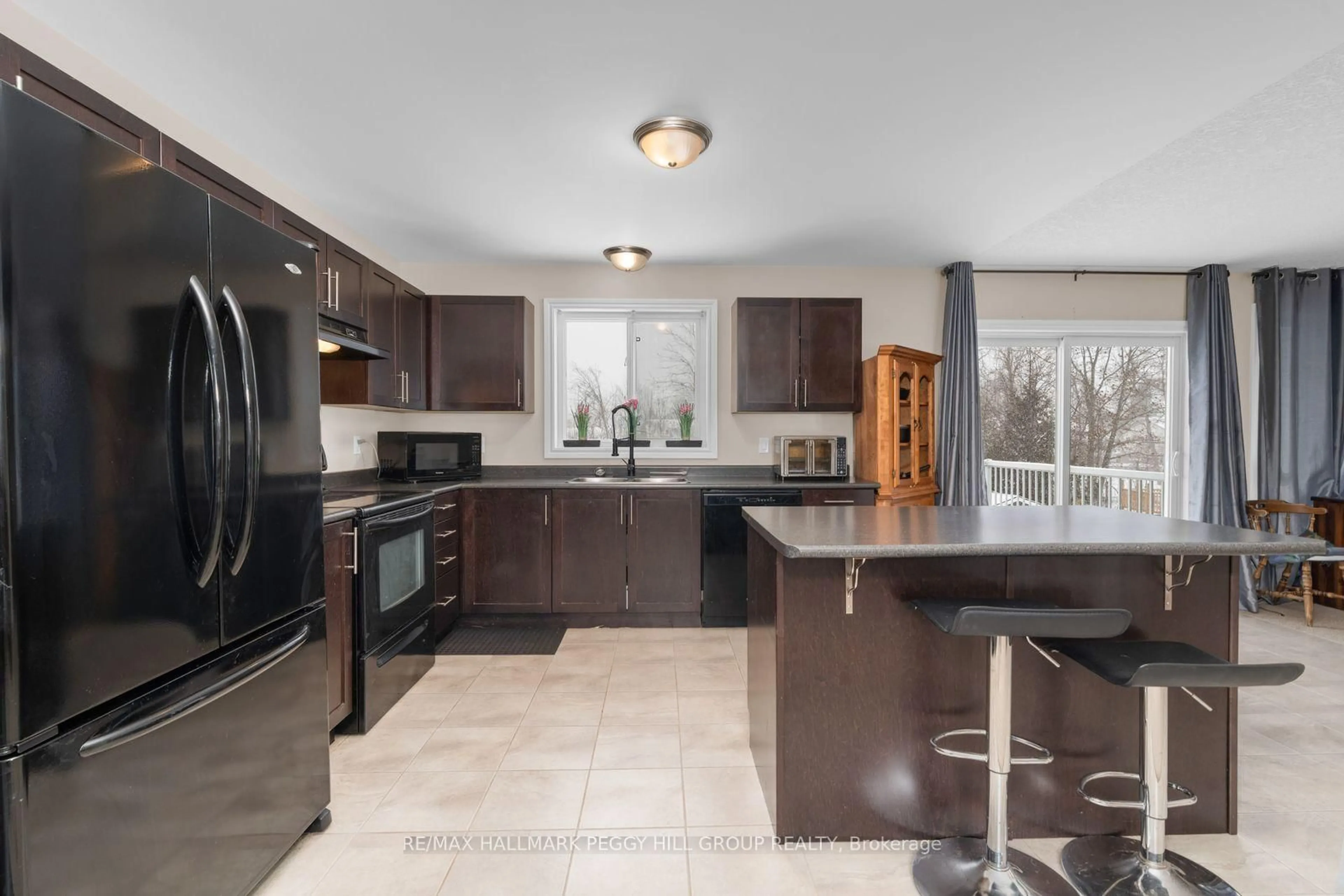 Open concept kitchen, ceramic/tile floor for 25 Bay St, Tay Ontario L0K 2A0