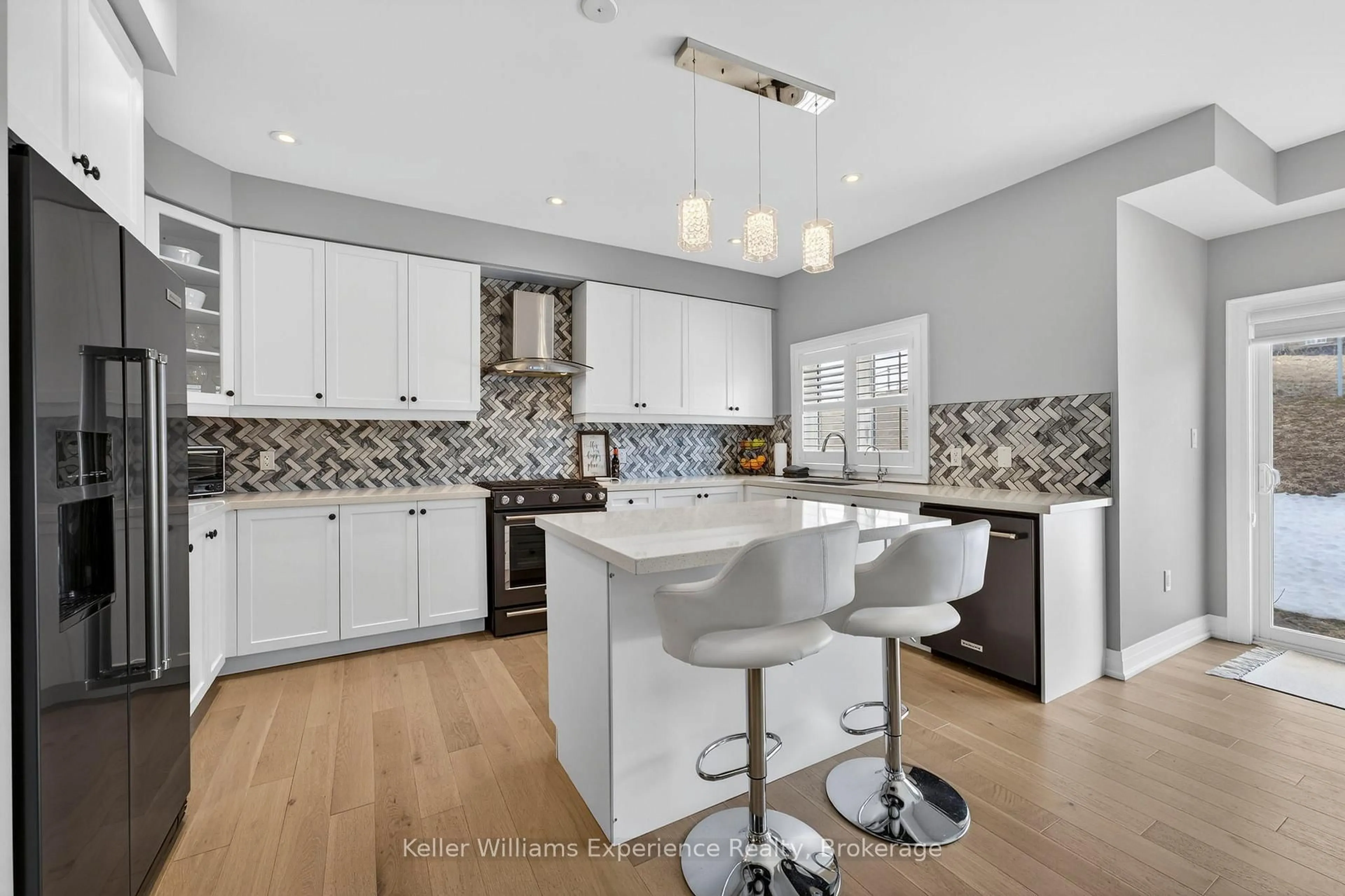 Contemporary kitchen, ceramic/tile floor for 192 Muirfield Dr, Barrie Ontario L4N 6K7