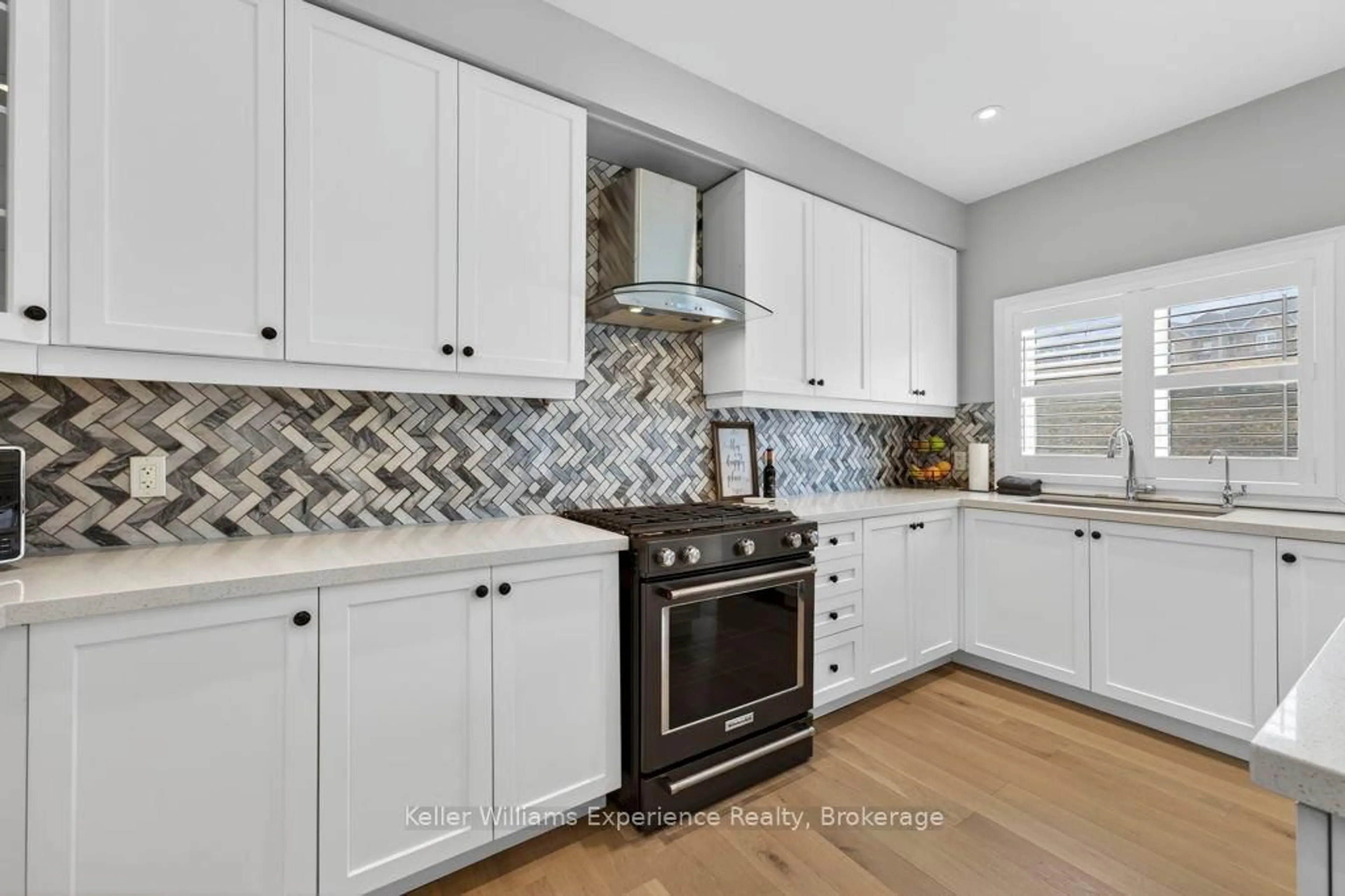 Contemporary kitchen, ceramic/tile floor for 192 Muirfield Dr, Barrie Ontario L4N 6K7