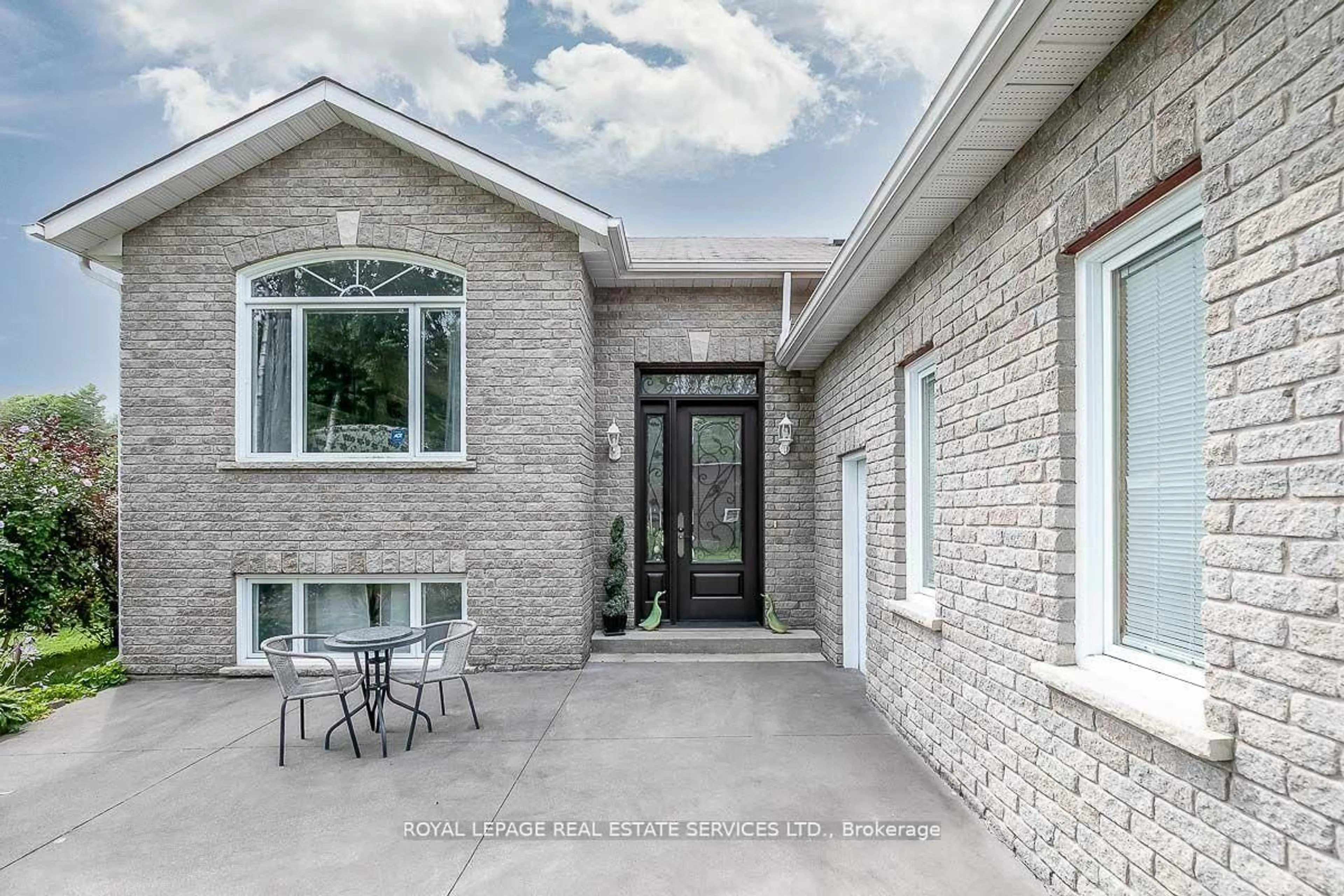 Home with brick exterior material, street for 96 46th St, Wasaga Beach Ontario L9Z 1Y7