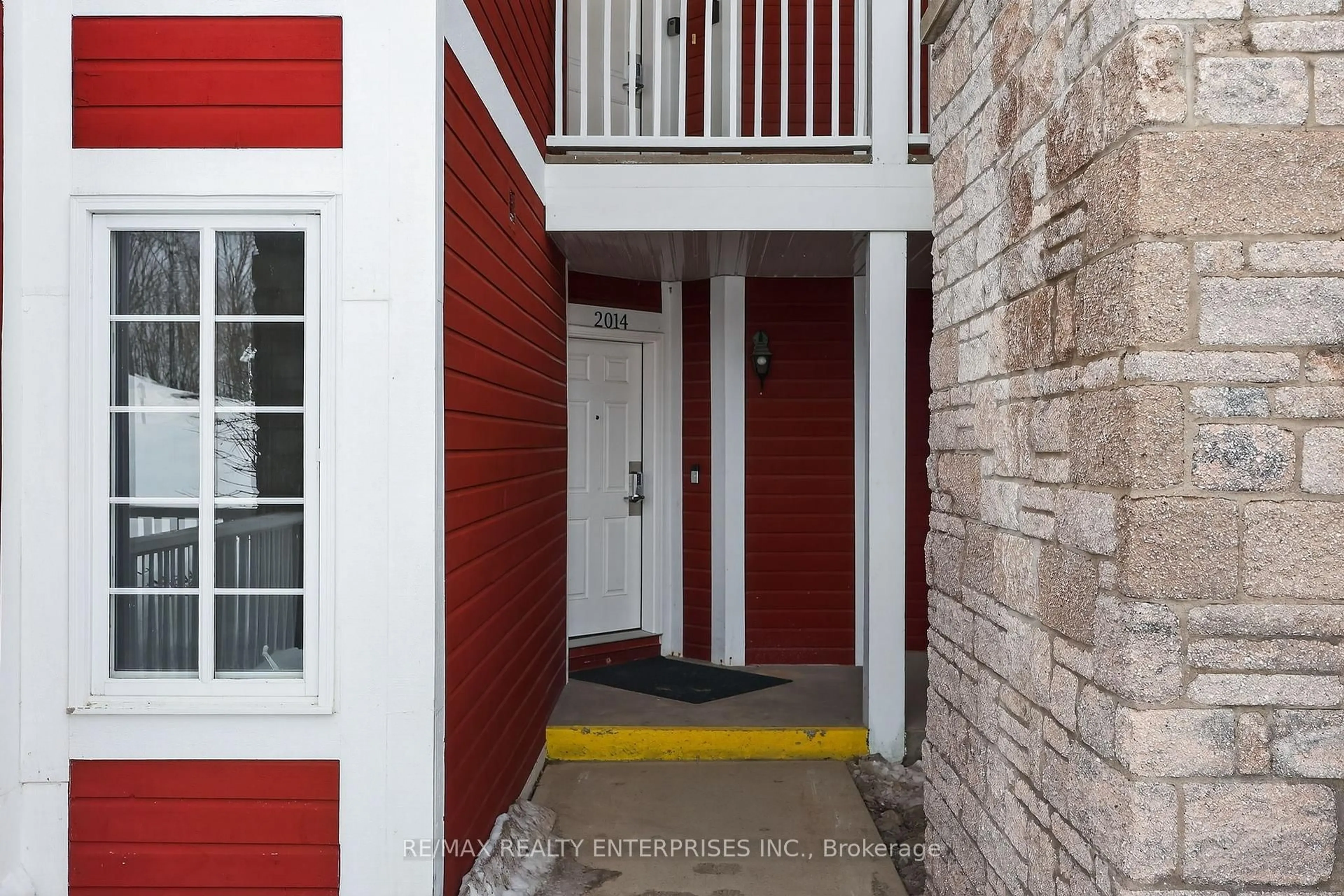 Indoor entryway for 90 Highland Dr #2014/15, Oro-Medonte Ontario L0L 2X0