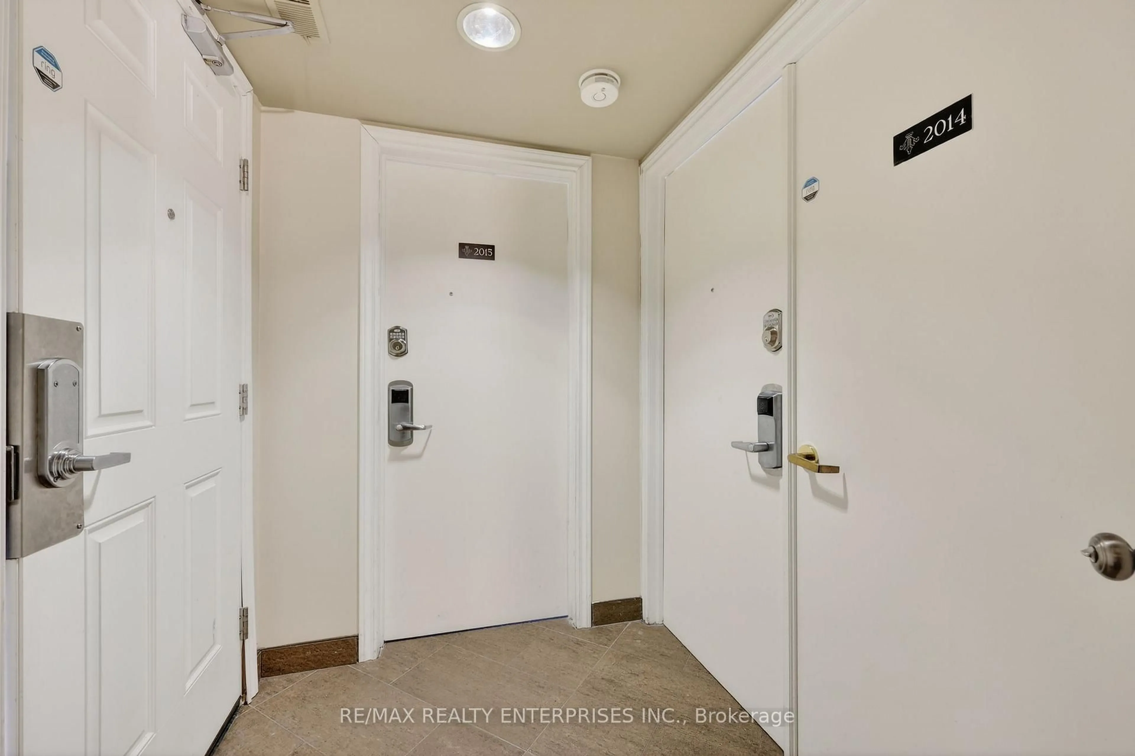 Indoor foyer for 90 Highland Dr #2014/15, Oro-Medonte Ontario L0L 2X0