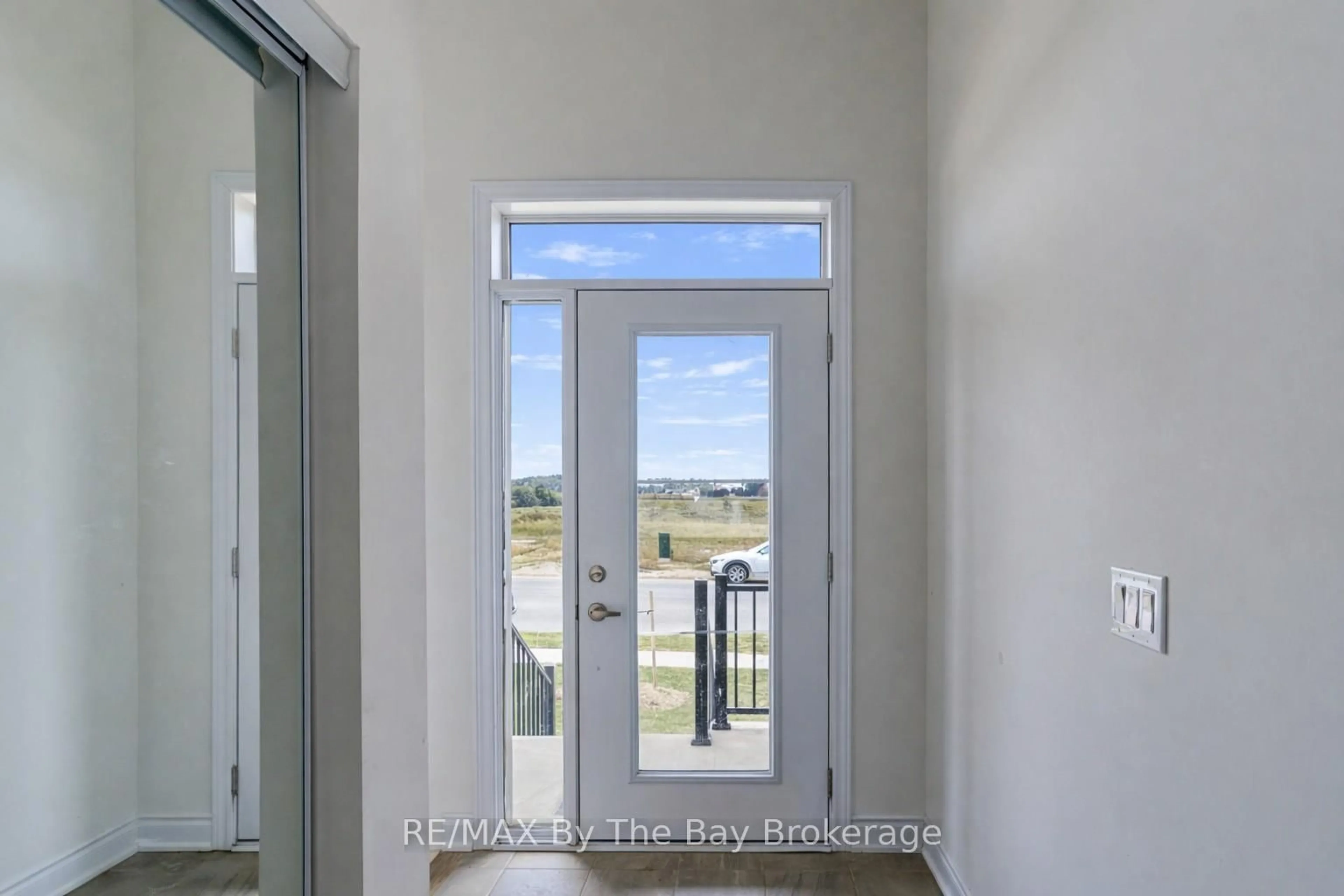 Indoor entryway for 15 Union Blvd, Wasaga Beach Ontario L9Z 0M6