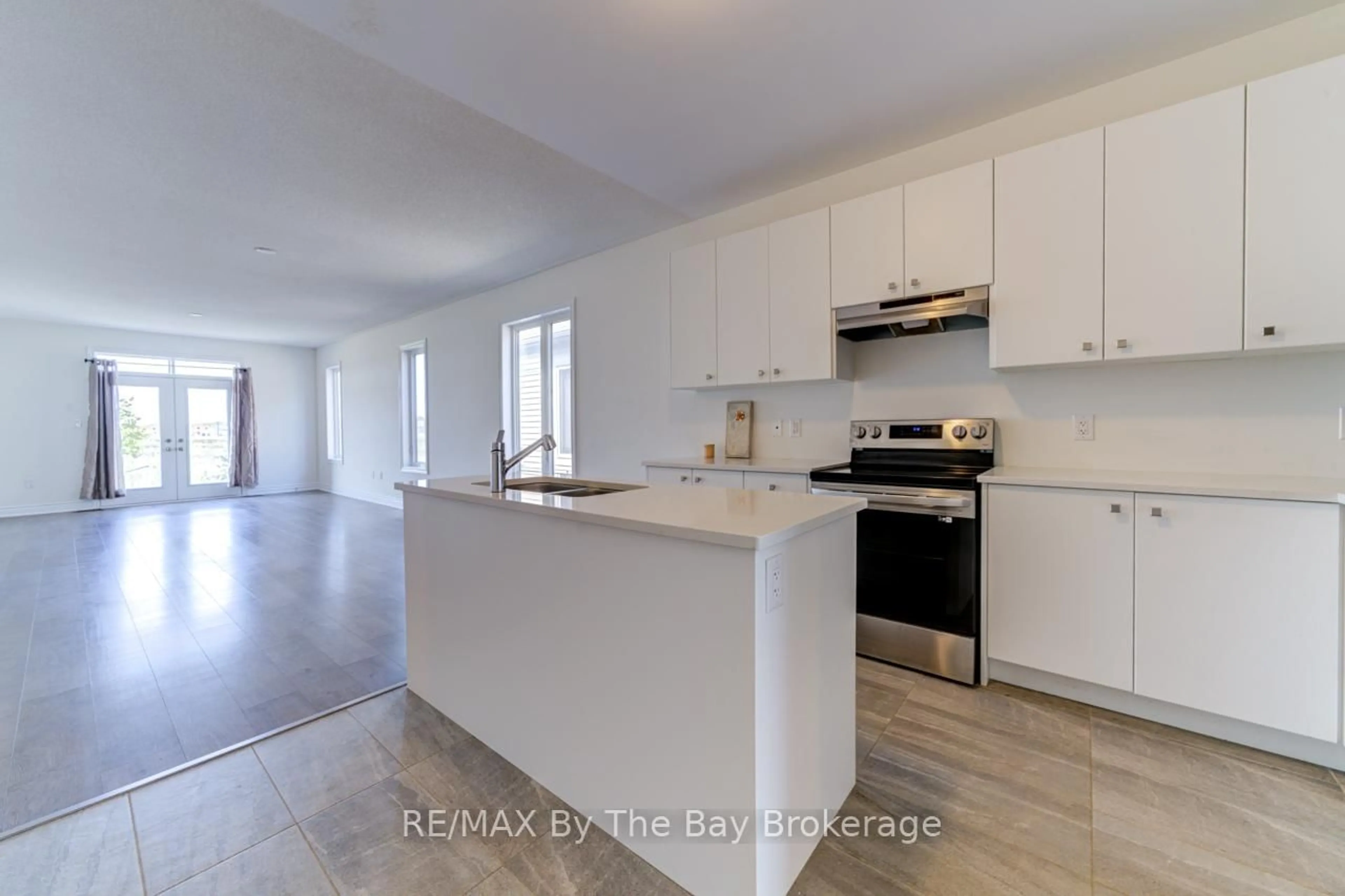 Open concept kitchen, unknown for 15 Union Blvd, Wasaga Beach Ontario L9Z 0M6