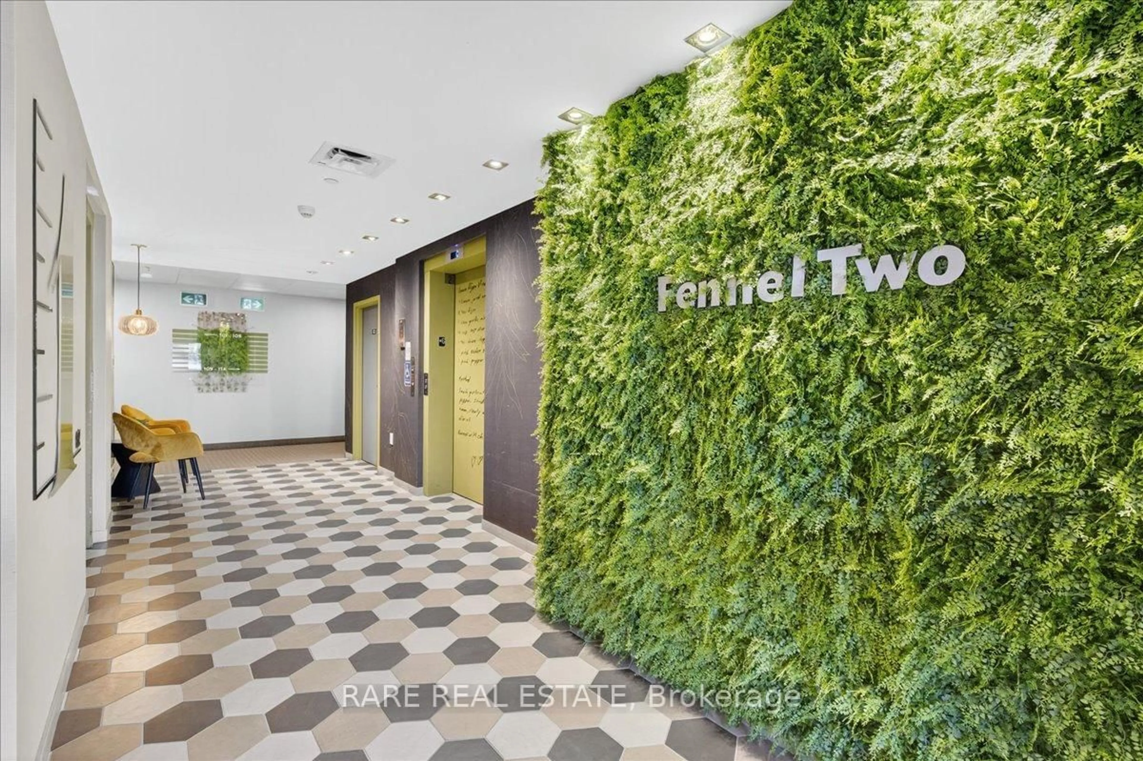 Indoor foyer for 5 Chef Lane #411, Barrie Ontario L9J 0J8