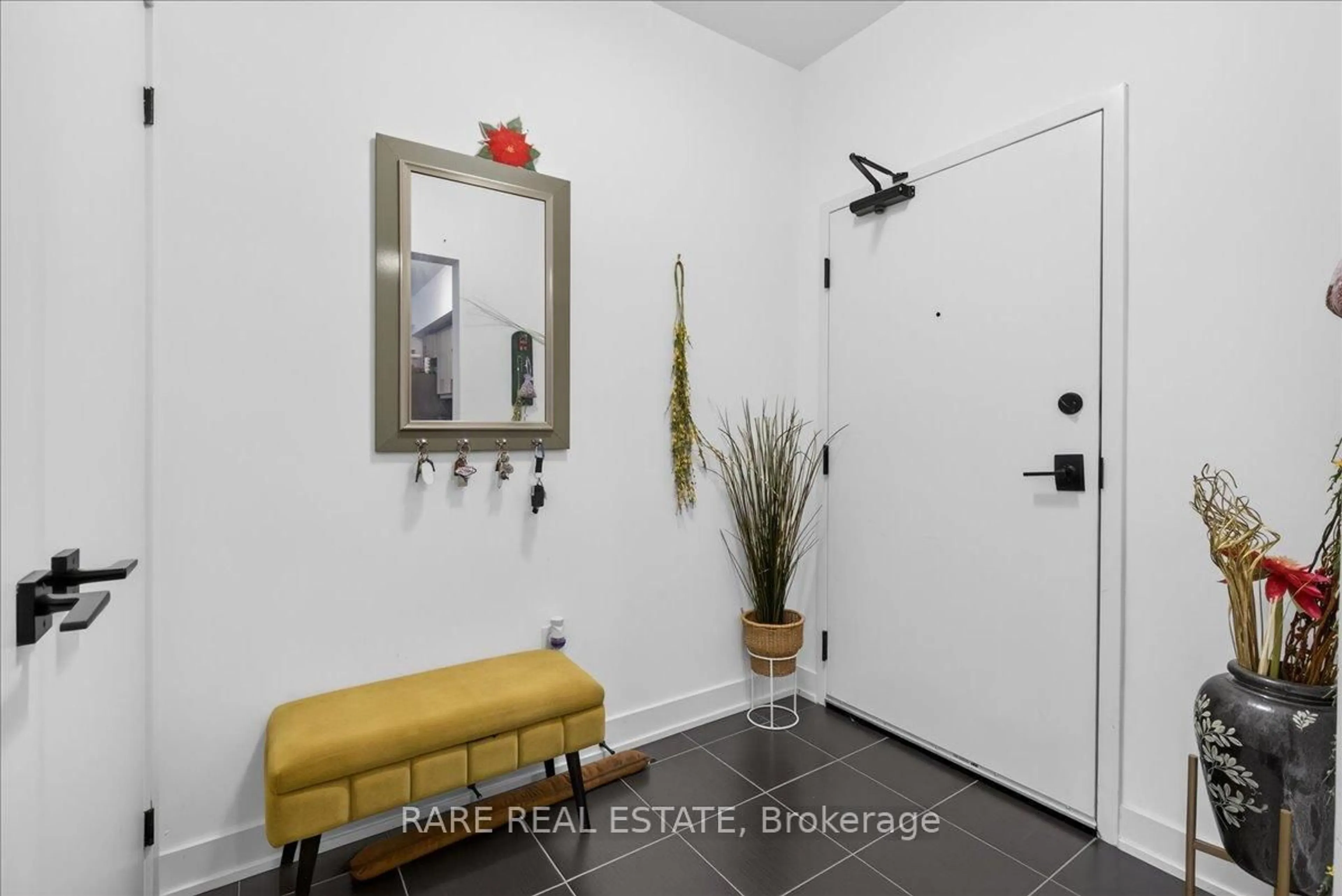 Indoor entryway for 5 Chef Lane #411, Barrie Ontario L9J 0J8