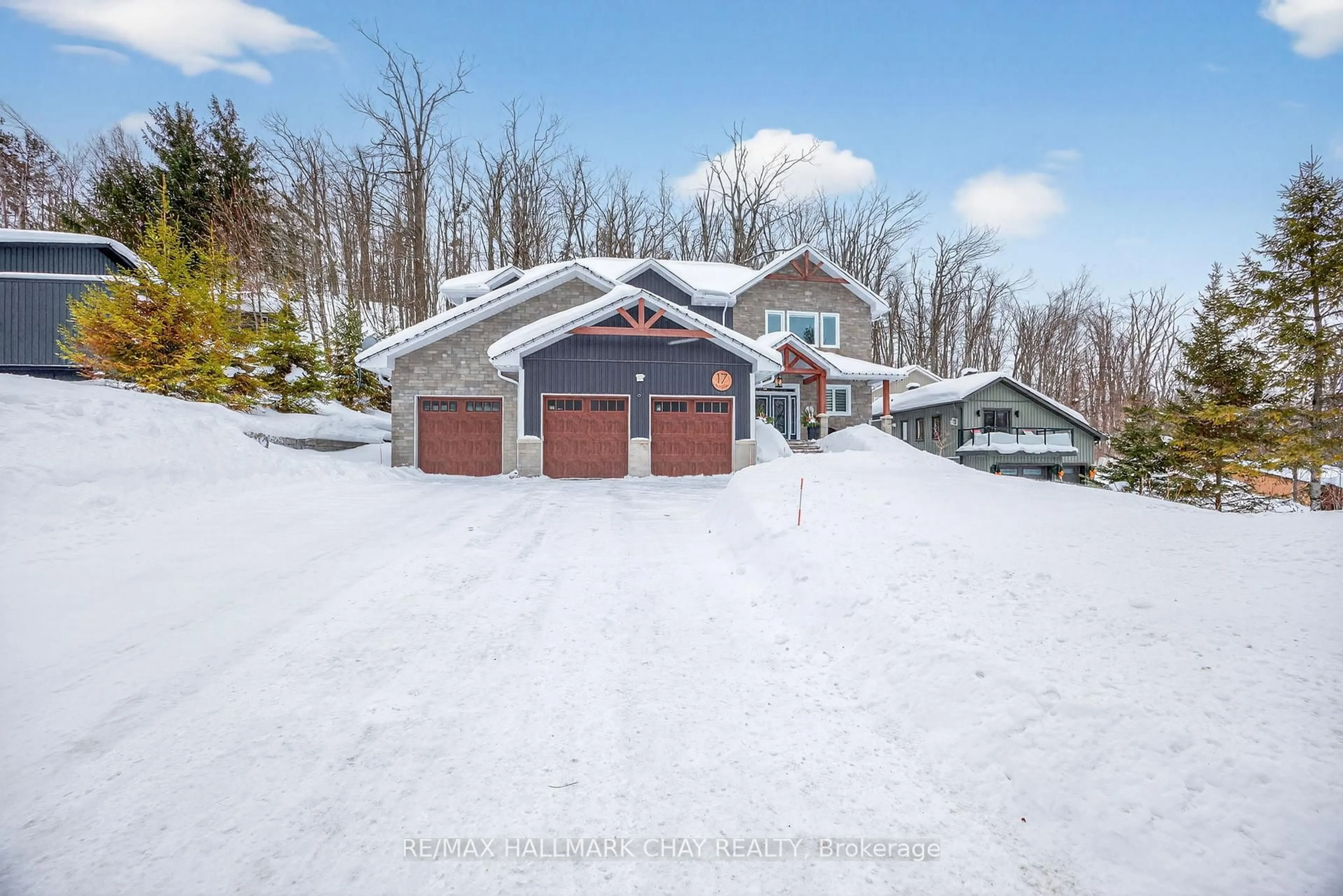 A pic from outside/outdoor area/front of a property/back of a property/a pic from drone, unknown for 17 Pine Ridge Tr, Oro-Medonte Ontario L4M 4Y8