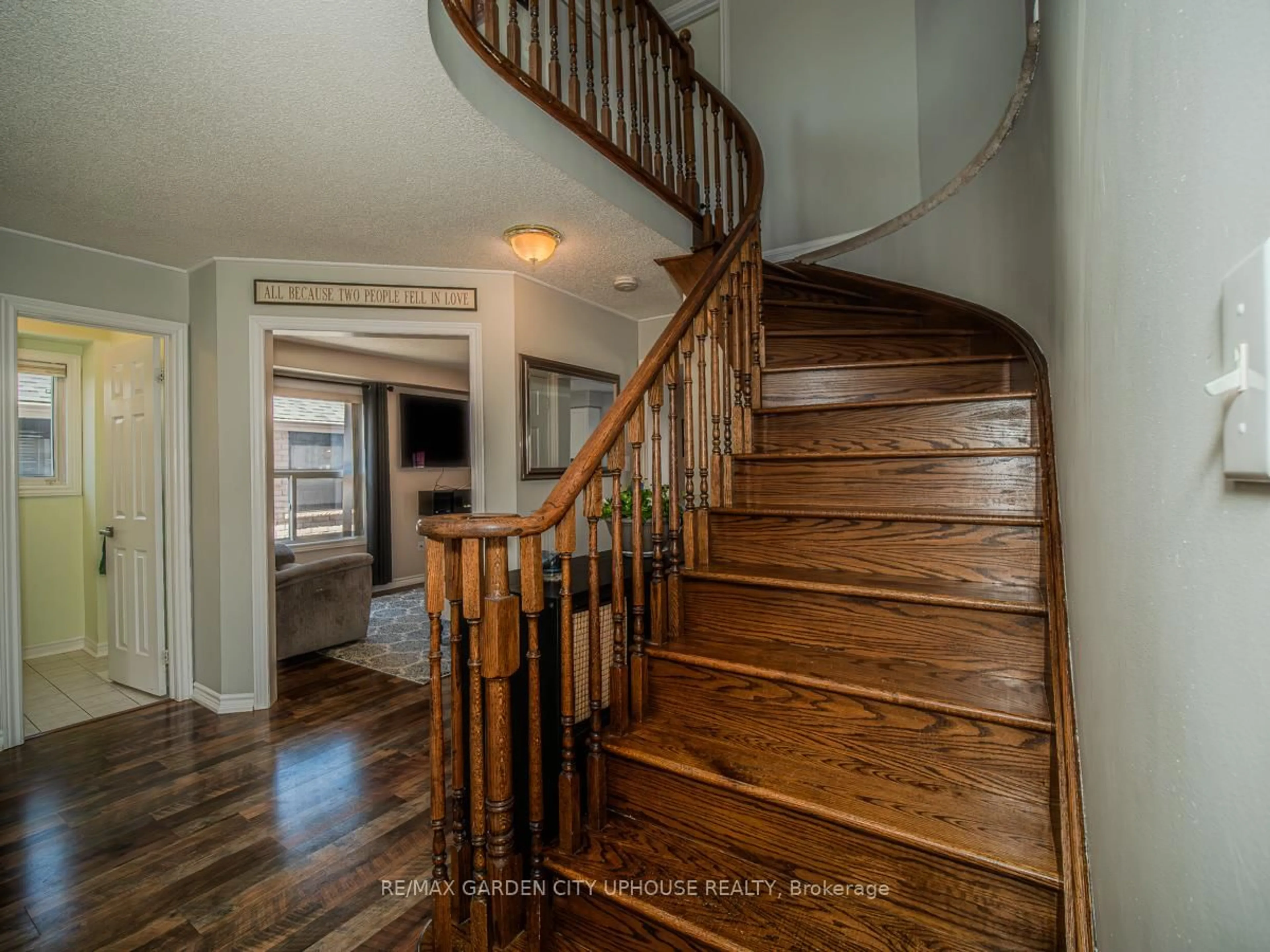 Unknown for 22 Grace Cres, Barrie Ontario L4N 9S8