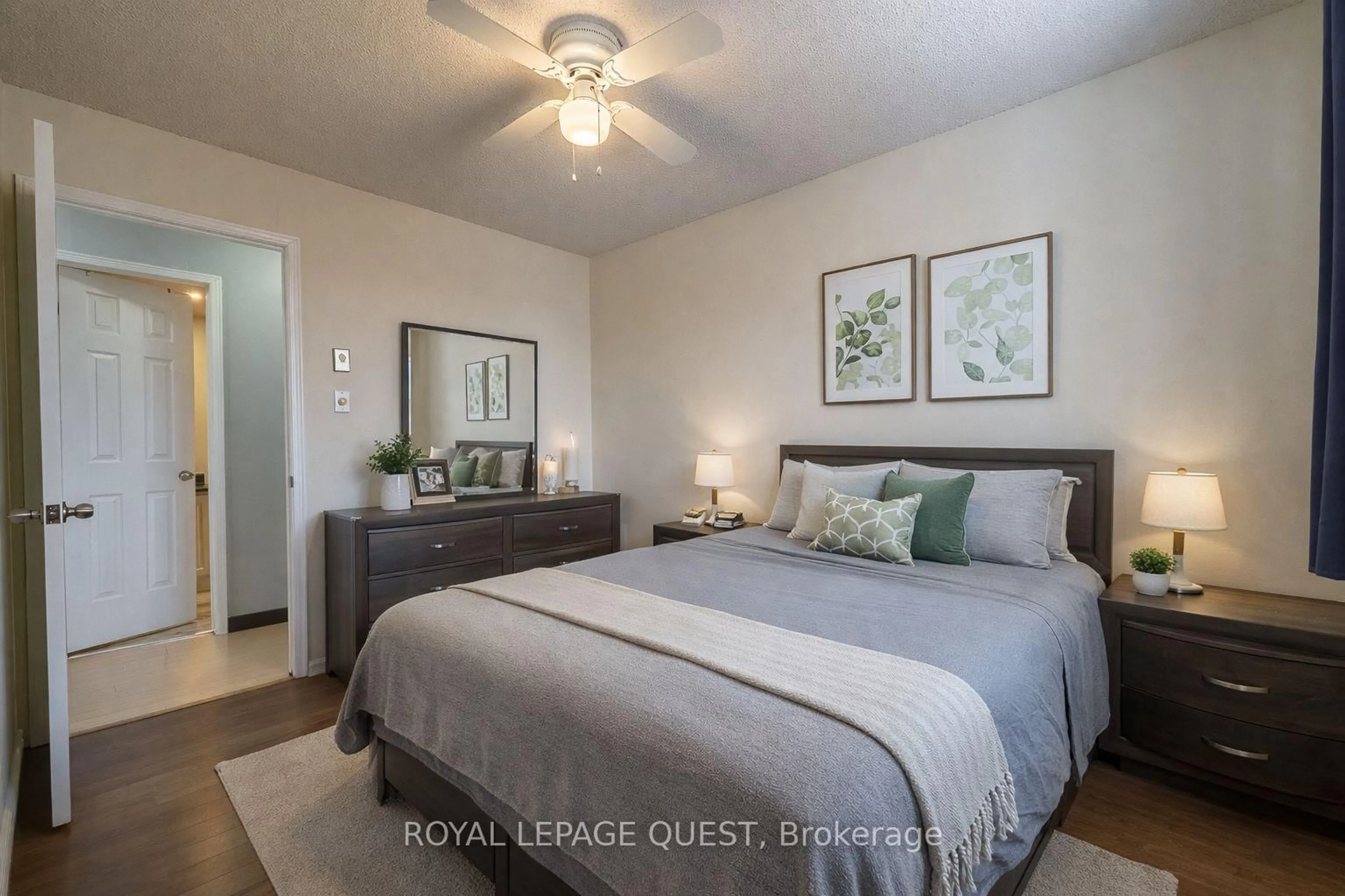 Bedroom with bed, unknown for 23 Meadow Lane #7, Barrie Ontario L4N 7K3