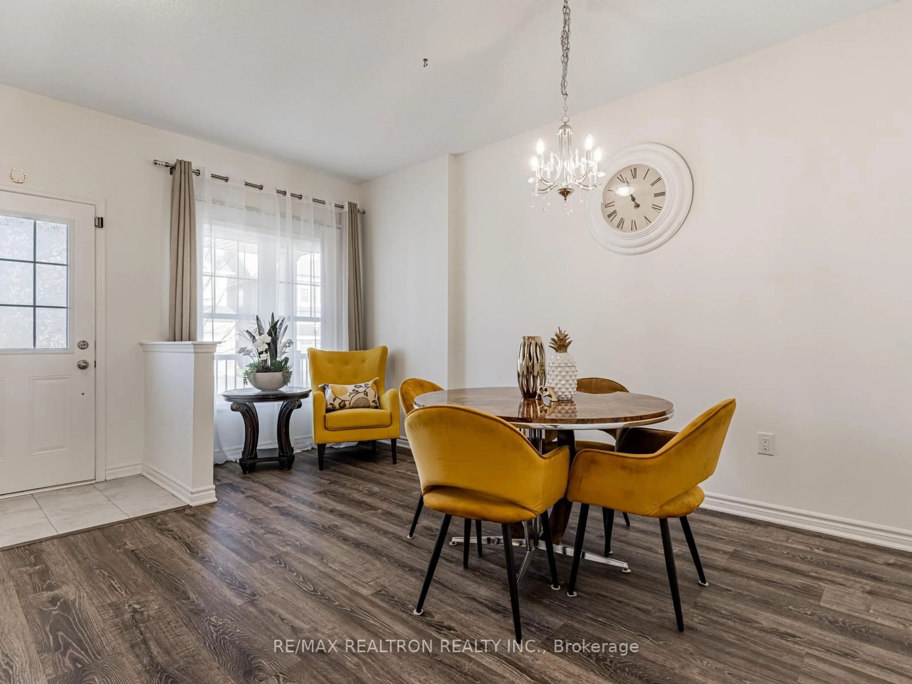 Dining room, wood/laminate floor for 6 Bobolink Dr, Wasaga Beach Ontario L9Z 0J2