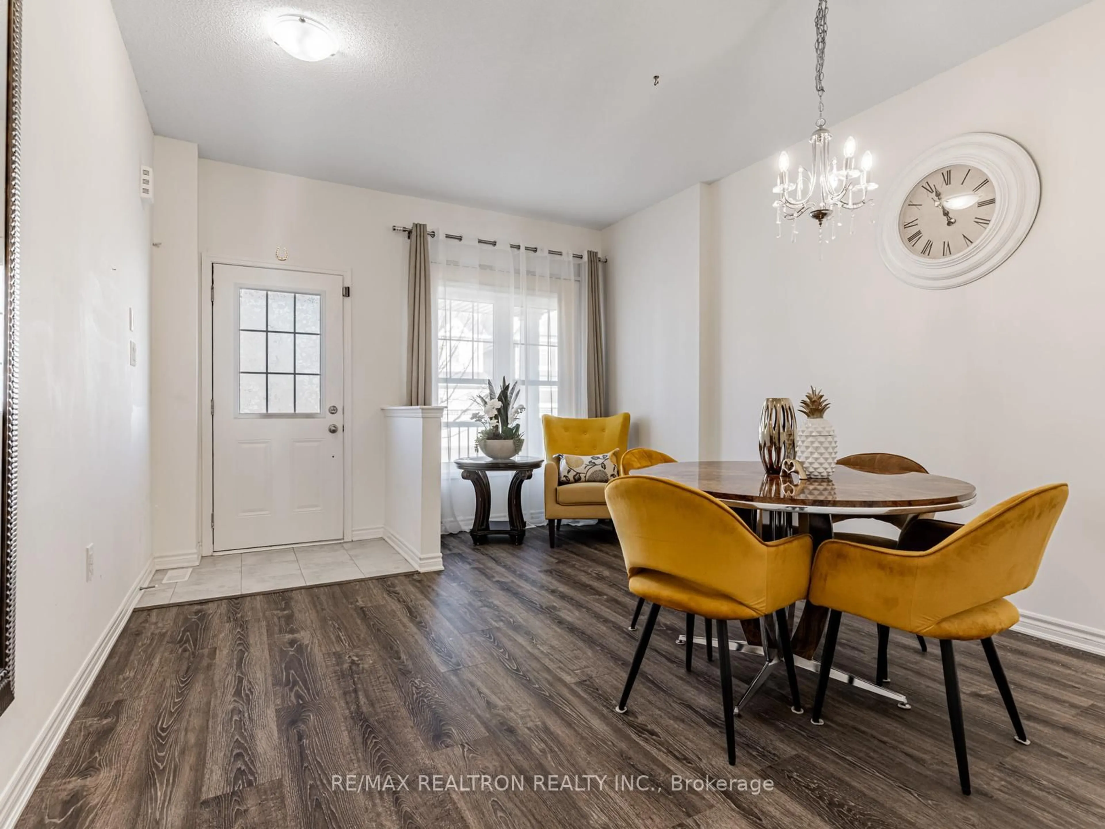 Dining room, wood/laminate floor for 6 Bobolink Dr, Wasaga Beach Ontario L9Z 0J2