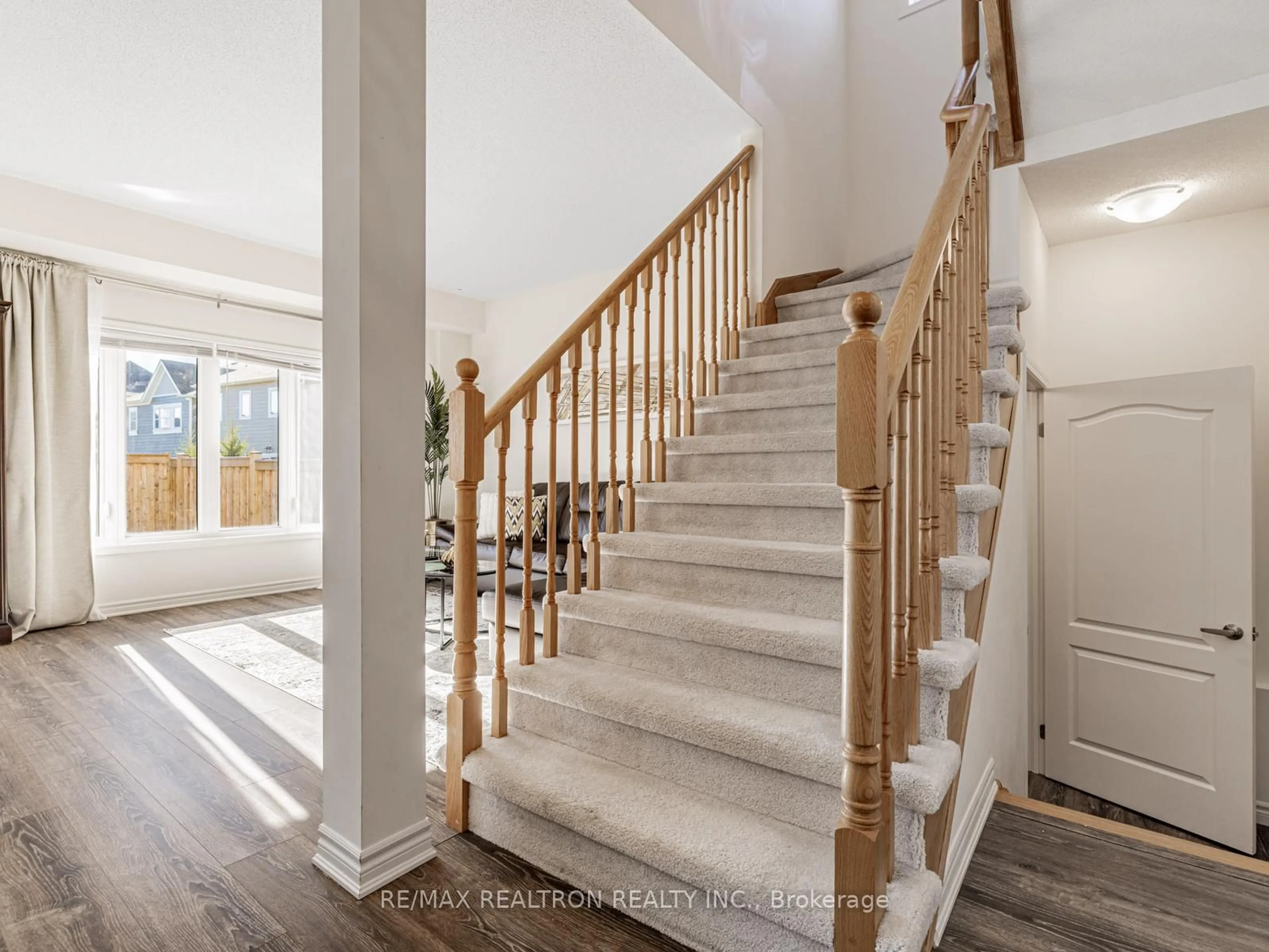 Stairs for 6 Bobolink Dr, Wasaga Beach Ontario L9Z 0J2