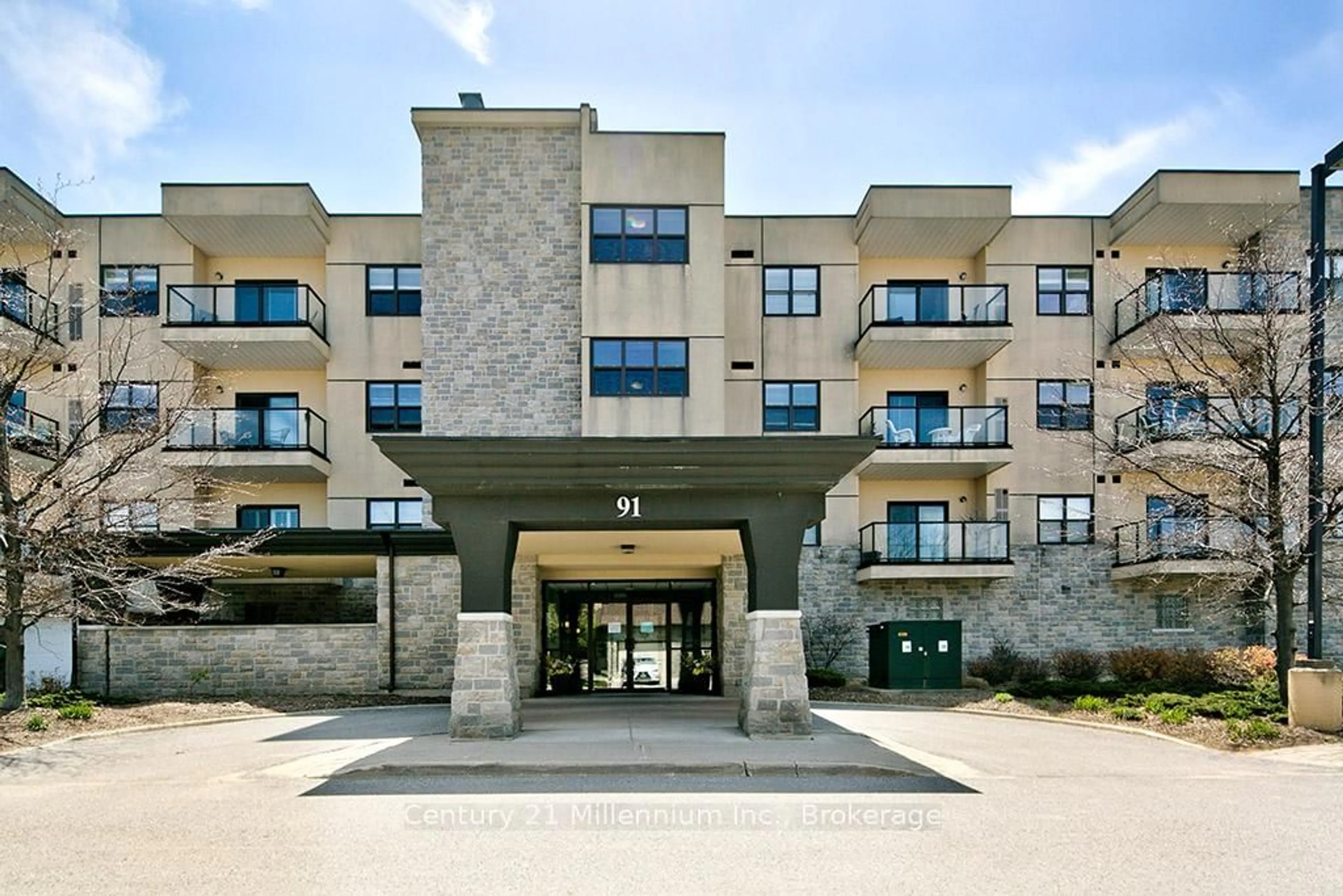 Indoor foyer for 91 Raglan St #302, Collingwood Ontario L9Y 0B2