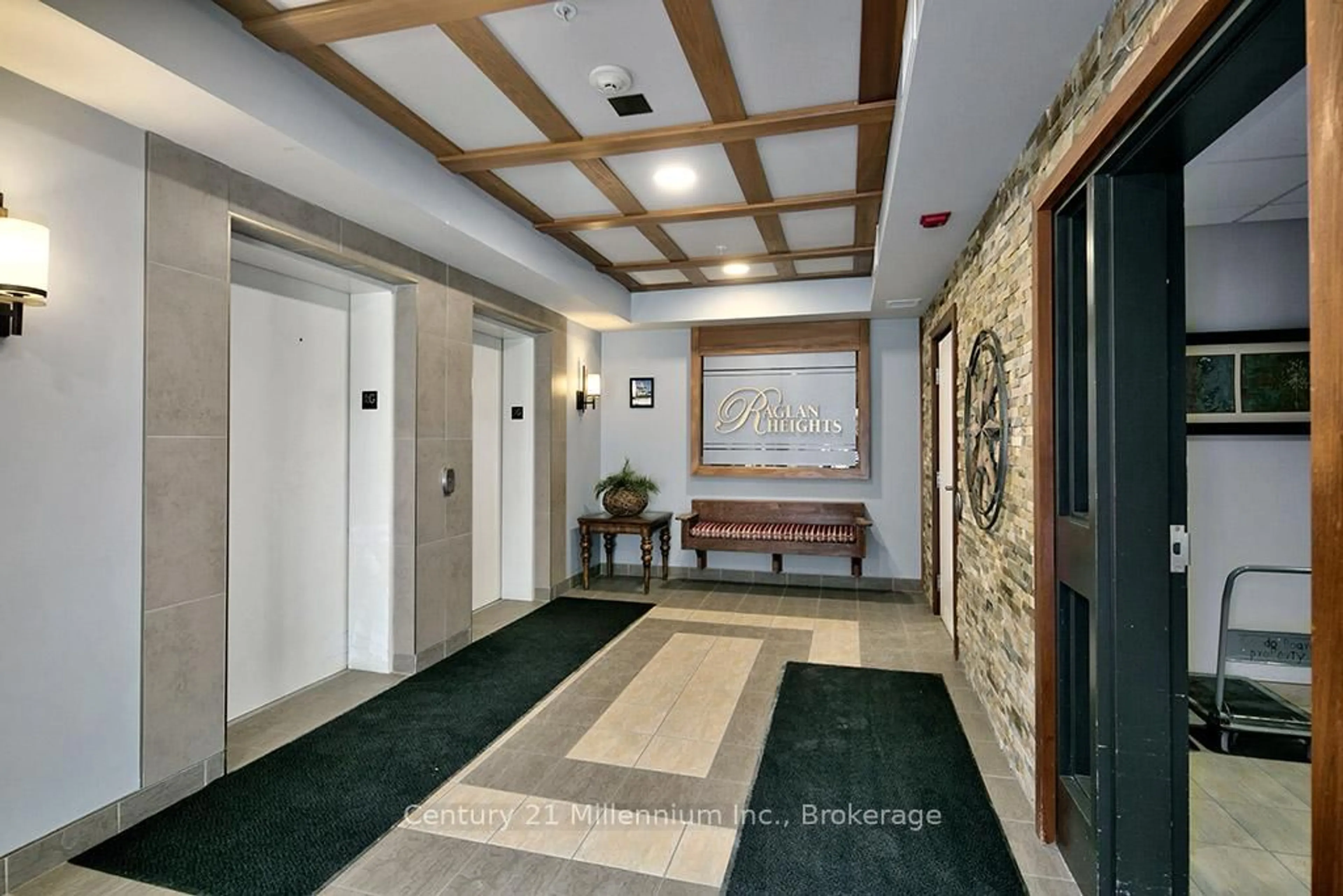 Indoor foyer for 91 Raglan St #302, Collingwood Ontario L9Y 0B2