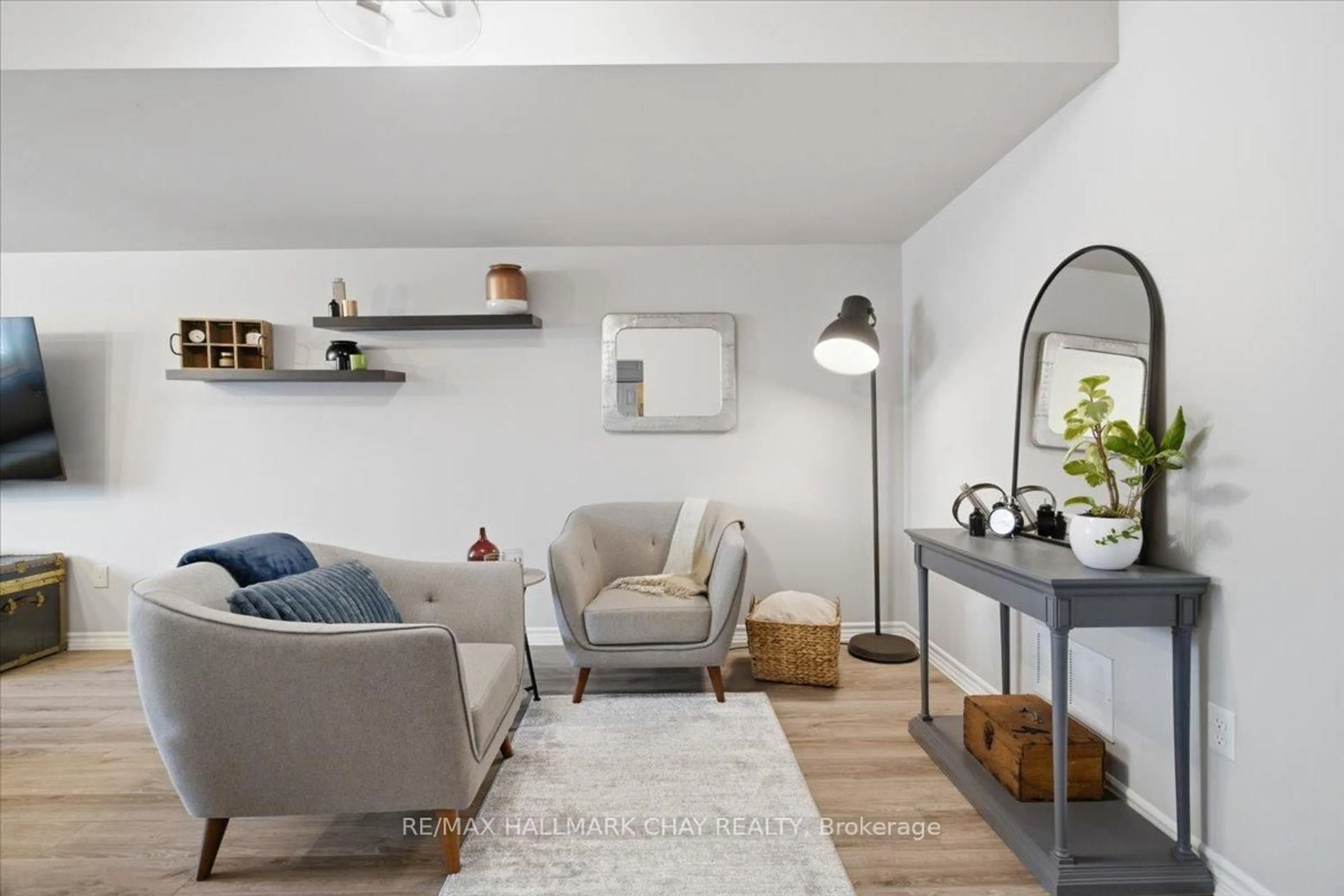 Living room with furniture, unknown for 53 FERNDALE Dr #12, Barrie Ontario L4N 9V5