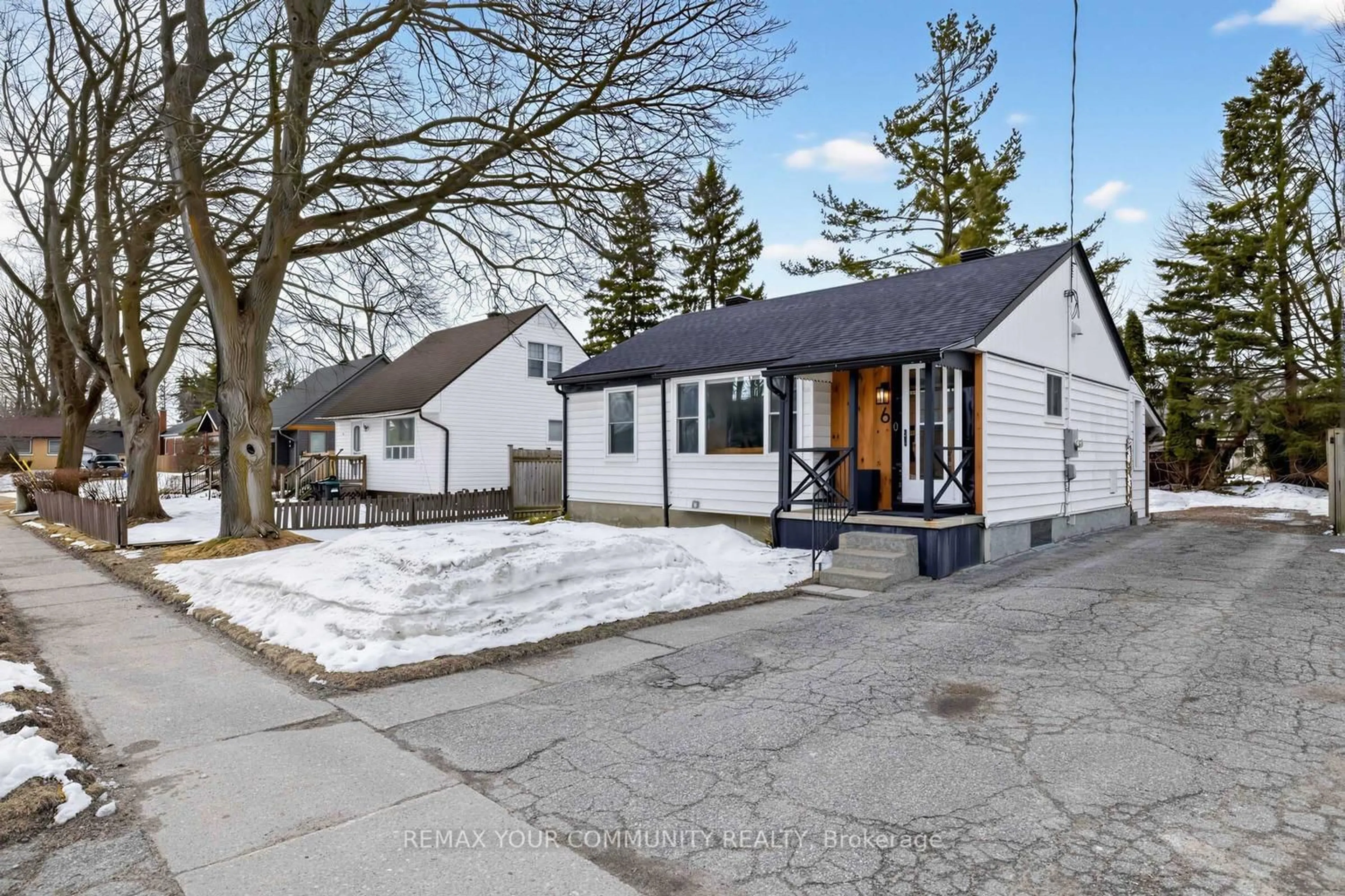 Unknown for 6 Newton St, Barrie Ontario L4M 3N3