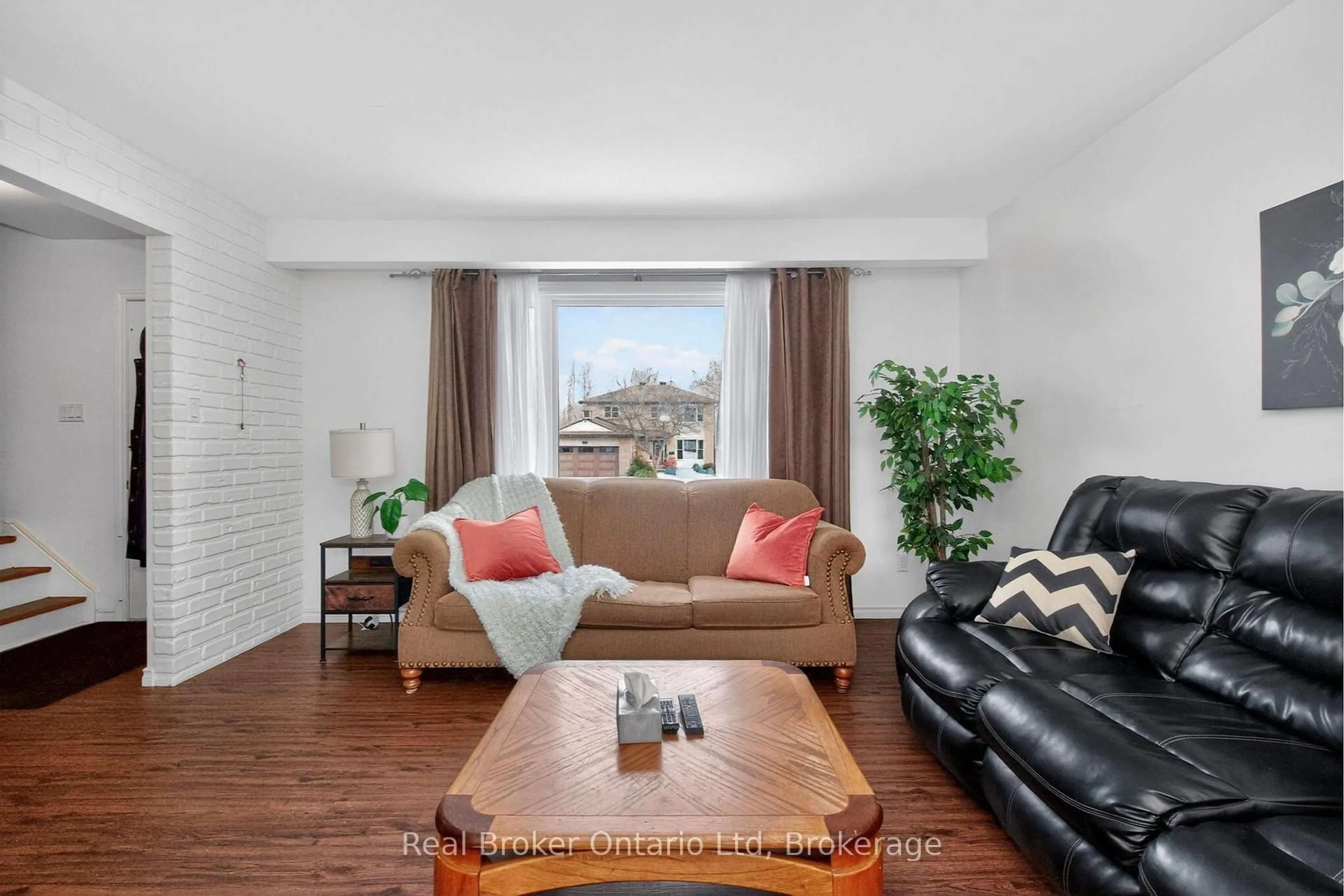 Living room with furniture, wood/laminate floor for 150 Woodland Dr, Midland Ontario L4R 4E3