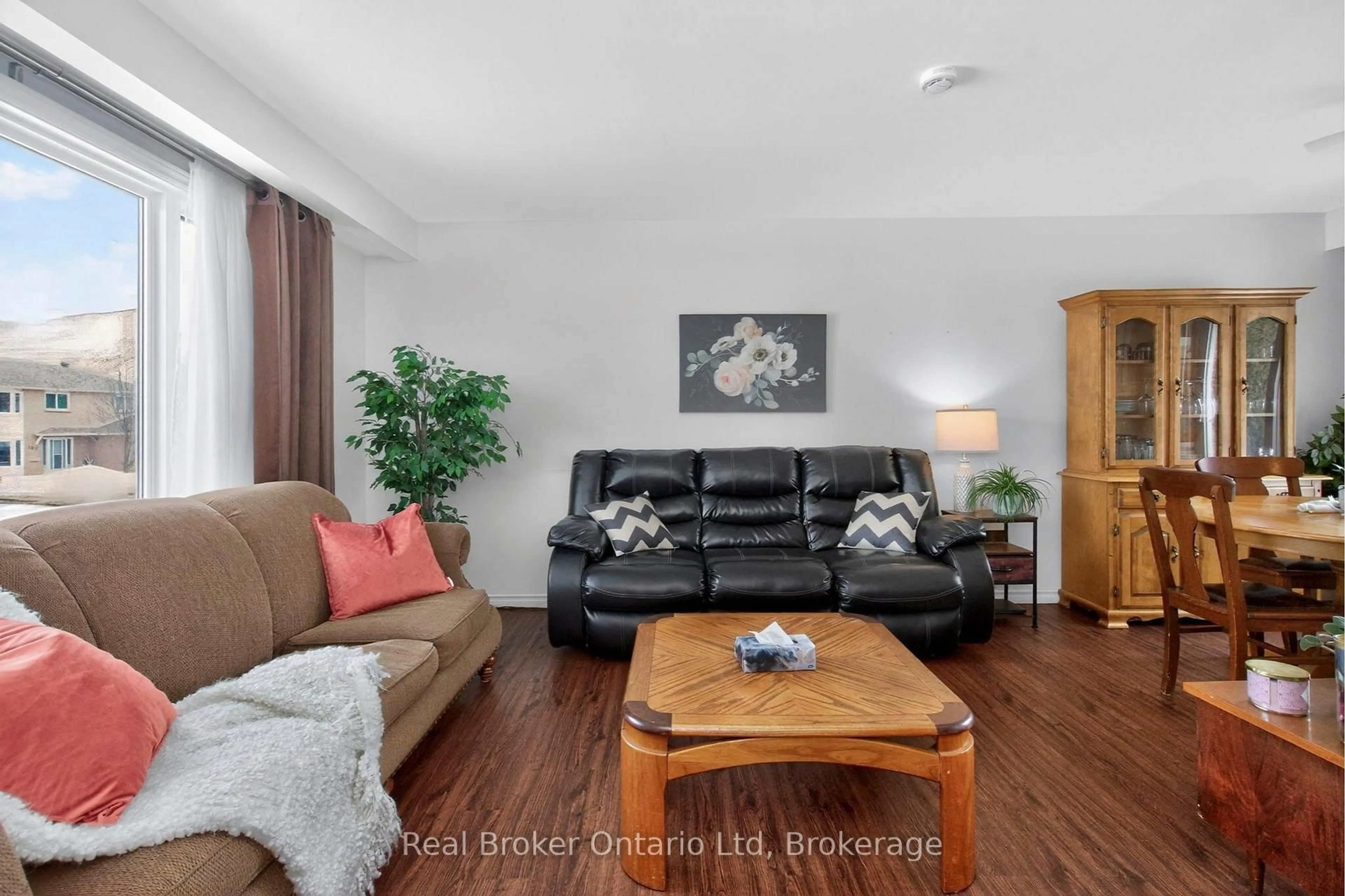 Living room with furniture, wood/laminate floor for 150 Woodland Dr, Midland Ontario L4R 4E3