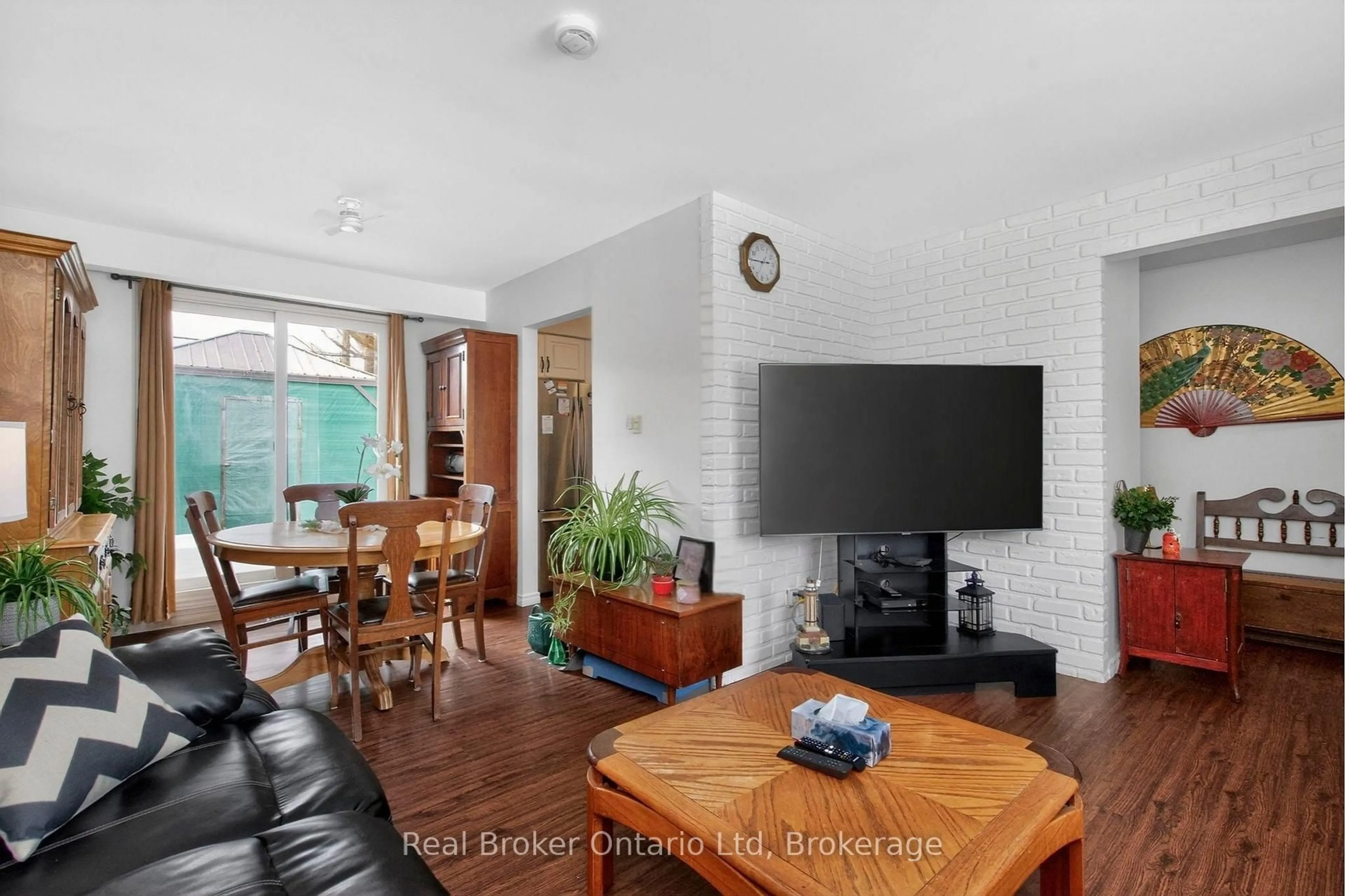 Living room with furniture, unknown for 150 Woodland Dr, Midland Ontario L4R 4E3