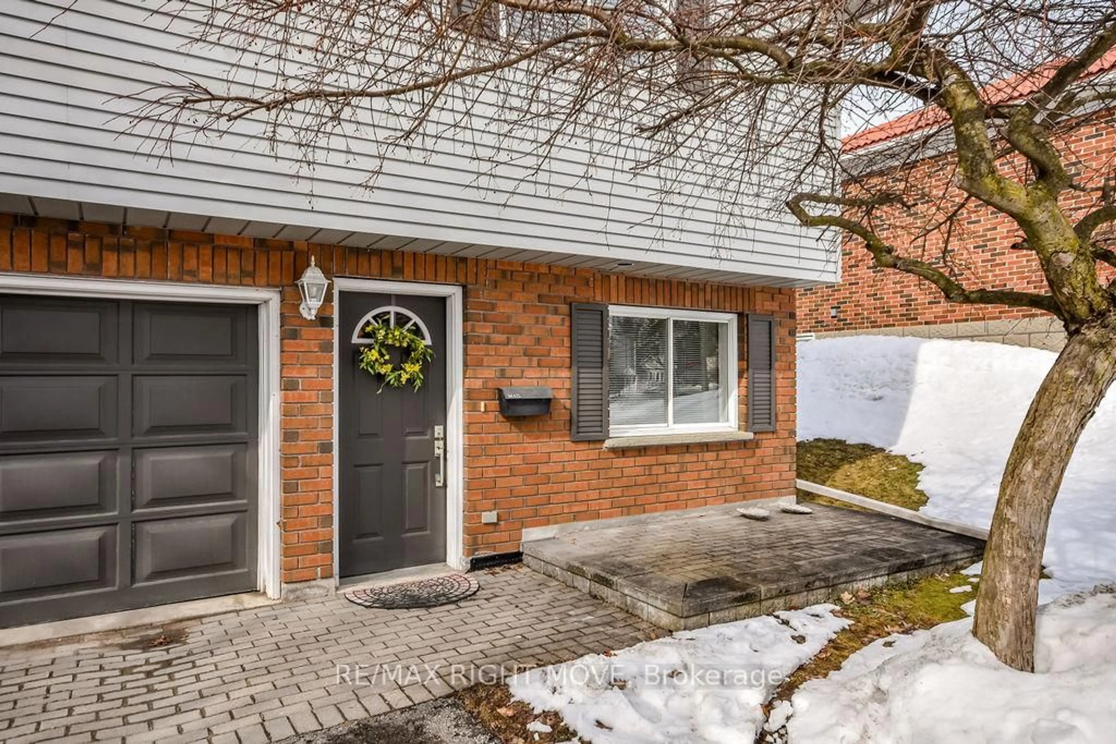 Home with brick exterior material, street for 45 Dallas St, Orillia Ontario L3V 7T8