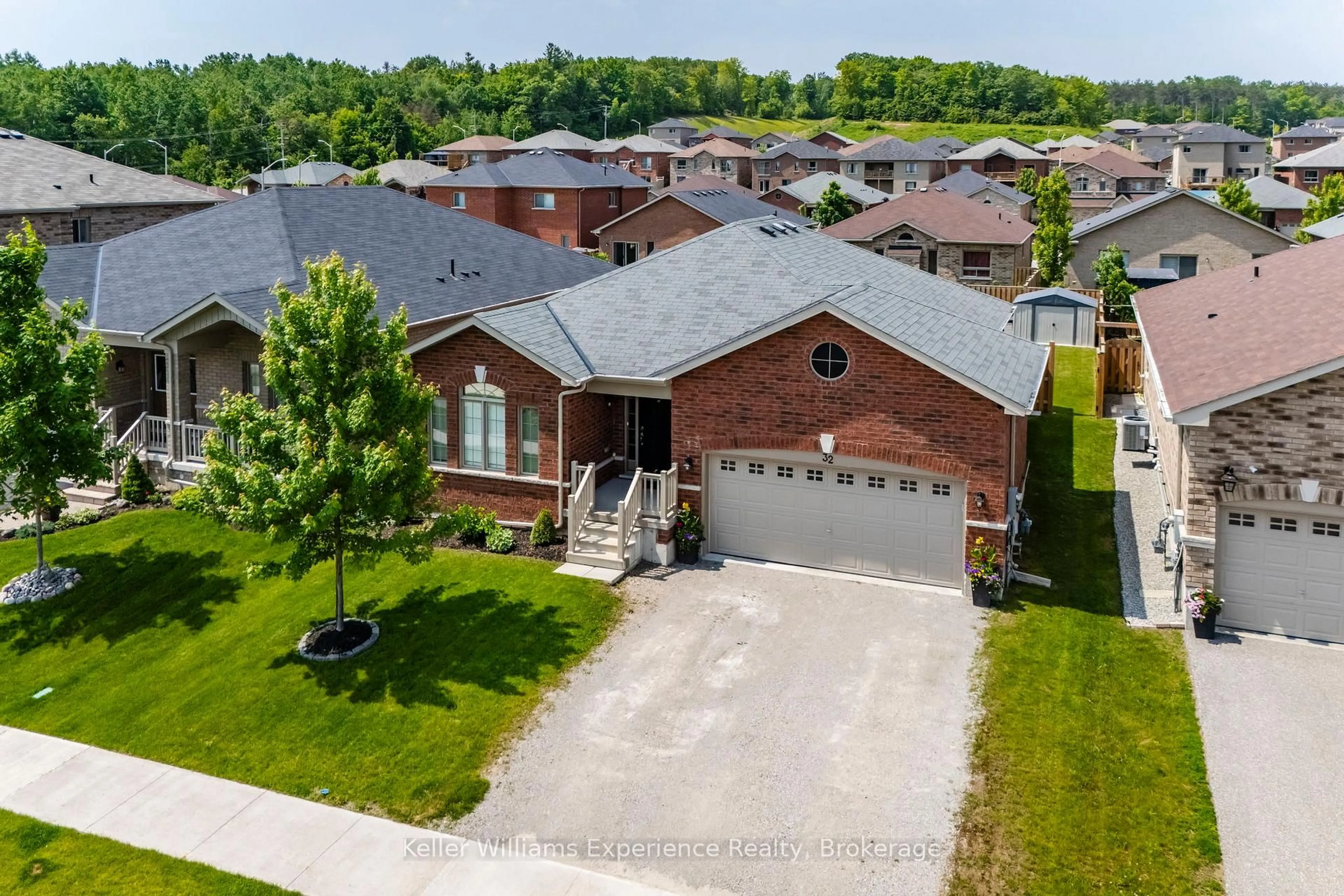 A pic from outside/outdoor area/front of a property/back of a property/a pic from drone, street for 32 Hatton Dr, Penetanguishene Ontario L9M 0V6