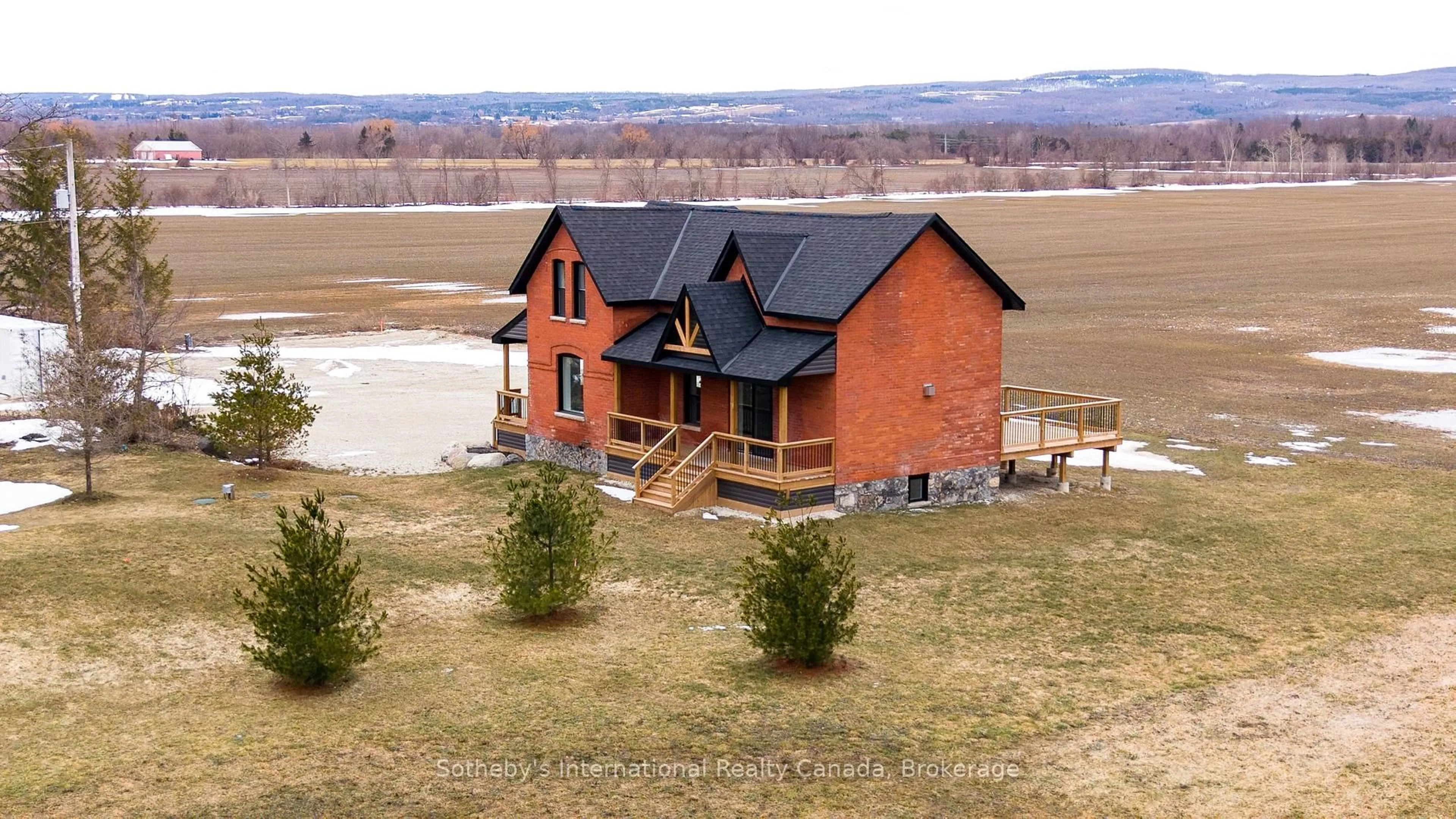 Home with brick exterior material, building for 1952 Nottawasaga Concession 6, Clearview Ontario L0M 1S0