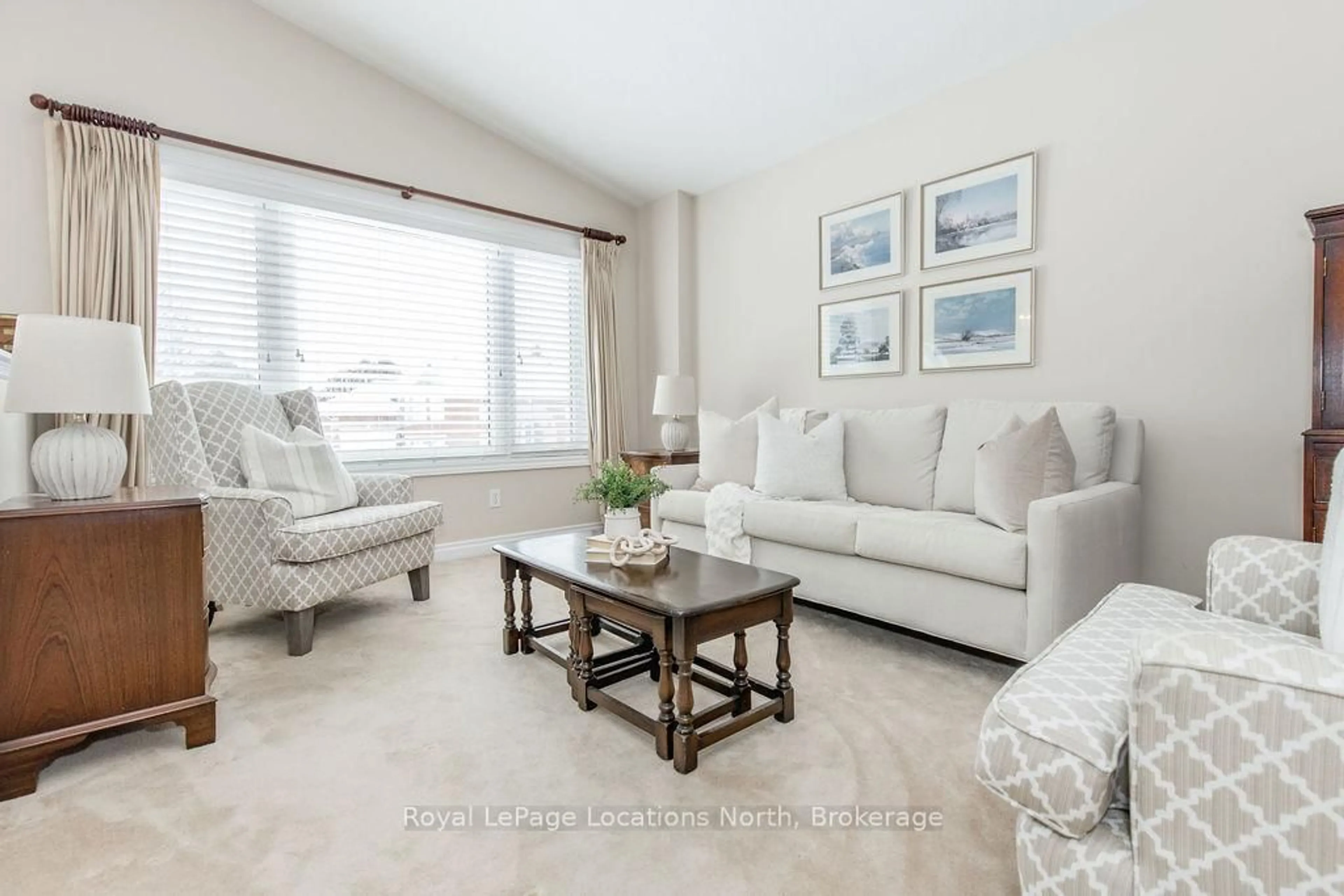 Living room with furniture, unknown for 40 Fairway Cres, Wasaga Beach Ontario L9Z 1B8