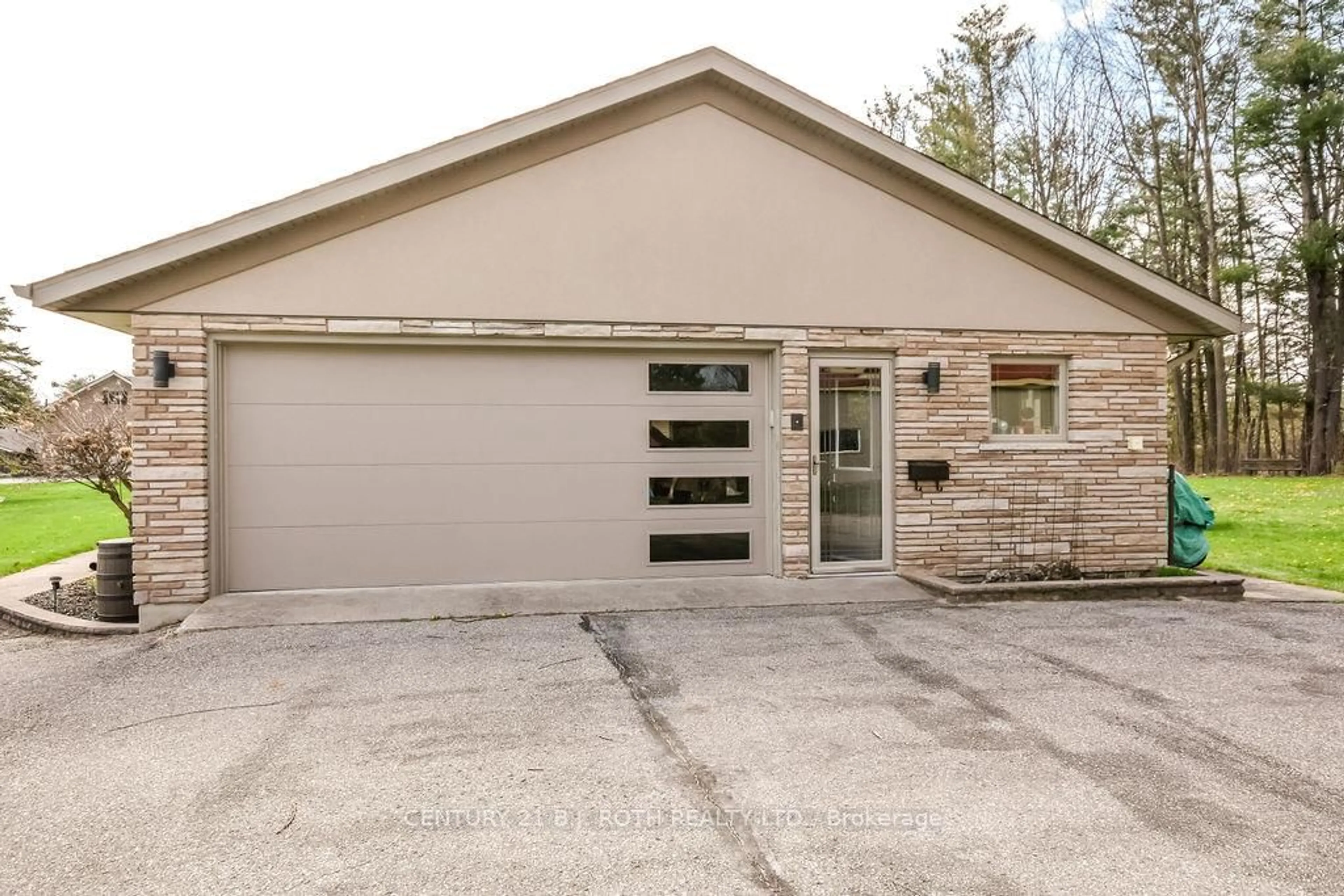 Indoor garage for 12 Noraline Ave, Springwater Ontario L0L 1X1