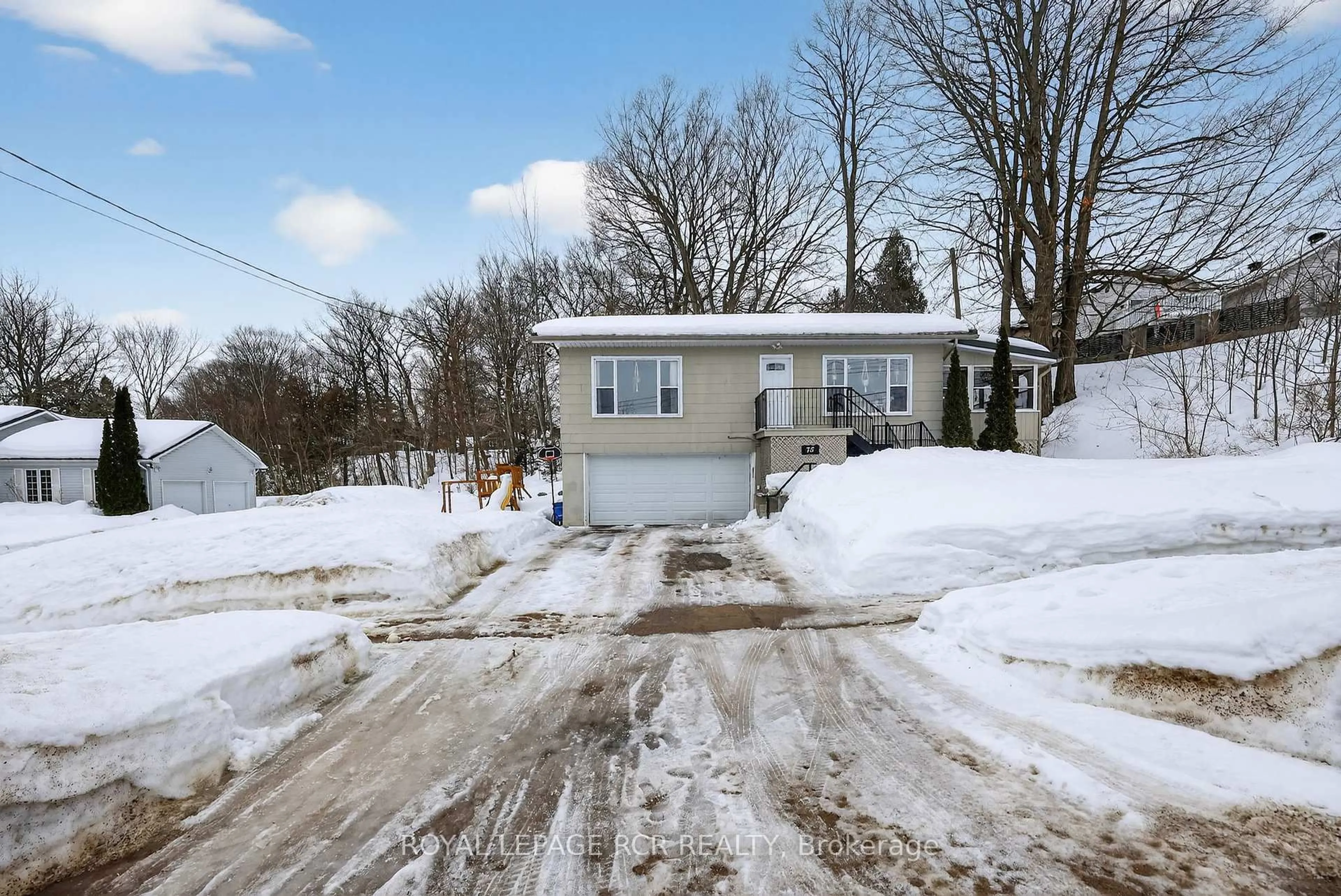 A pic from outside/outdoor area/front of a property/back of a property/a pic from drone, street for 75 Hazel St, Tay Ontario L0K 2C0