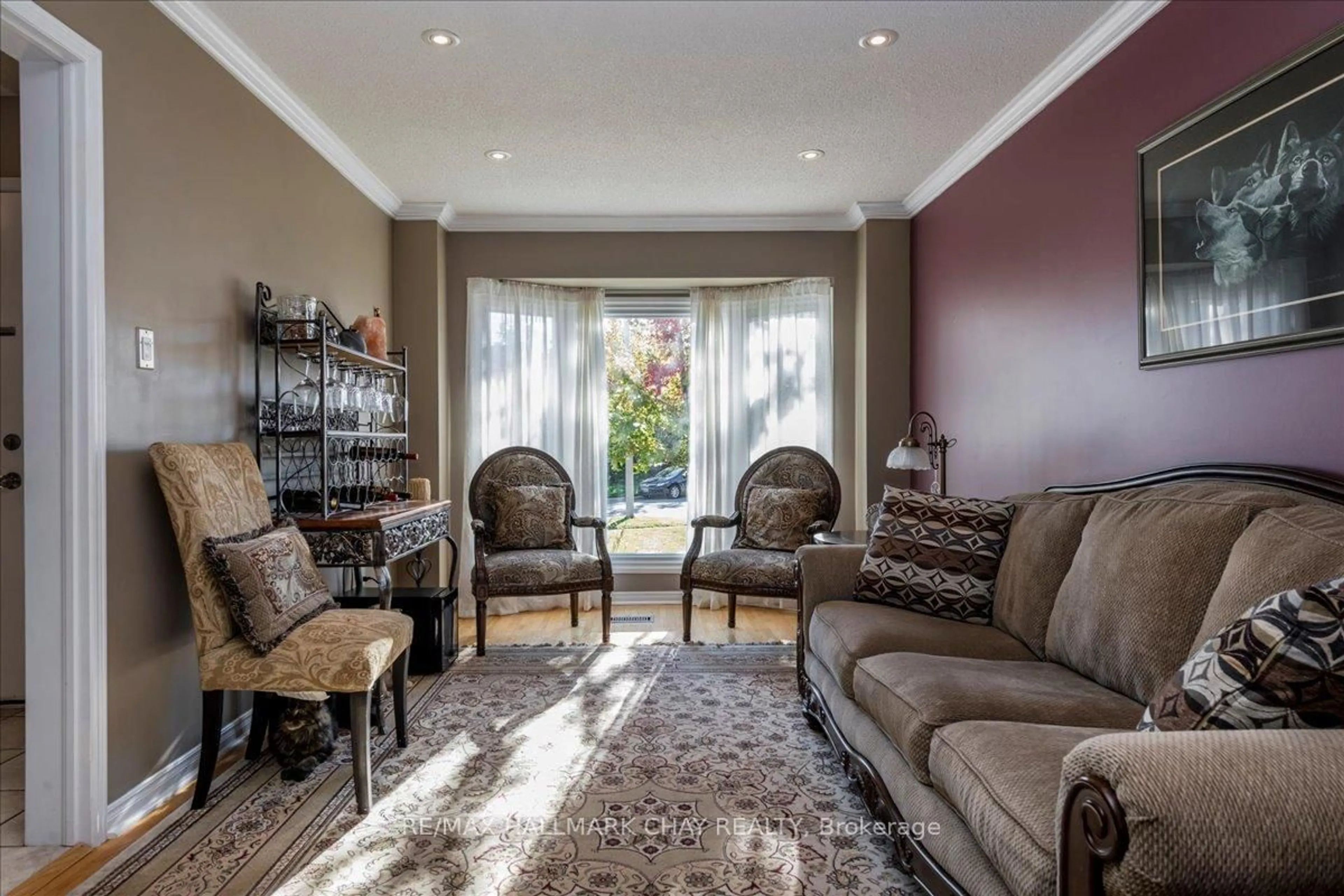 Living room with furniture, unknown for 21 Barwick Dr, Barrie Ontario L4N 6Z7