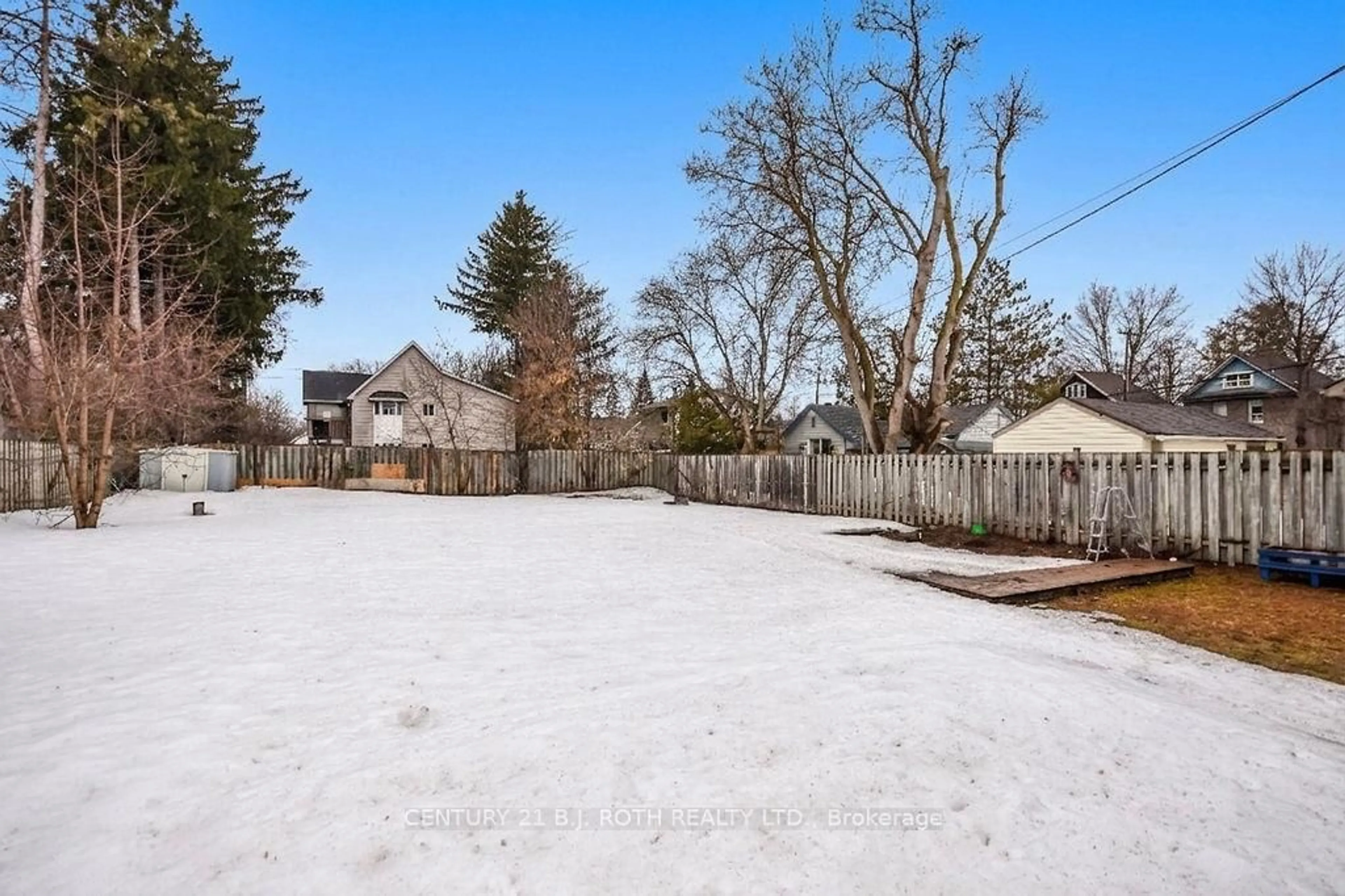 Patio, street for 44 Sanford St, Barrie Ontario L4N 3C4