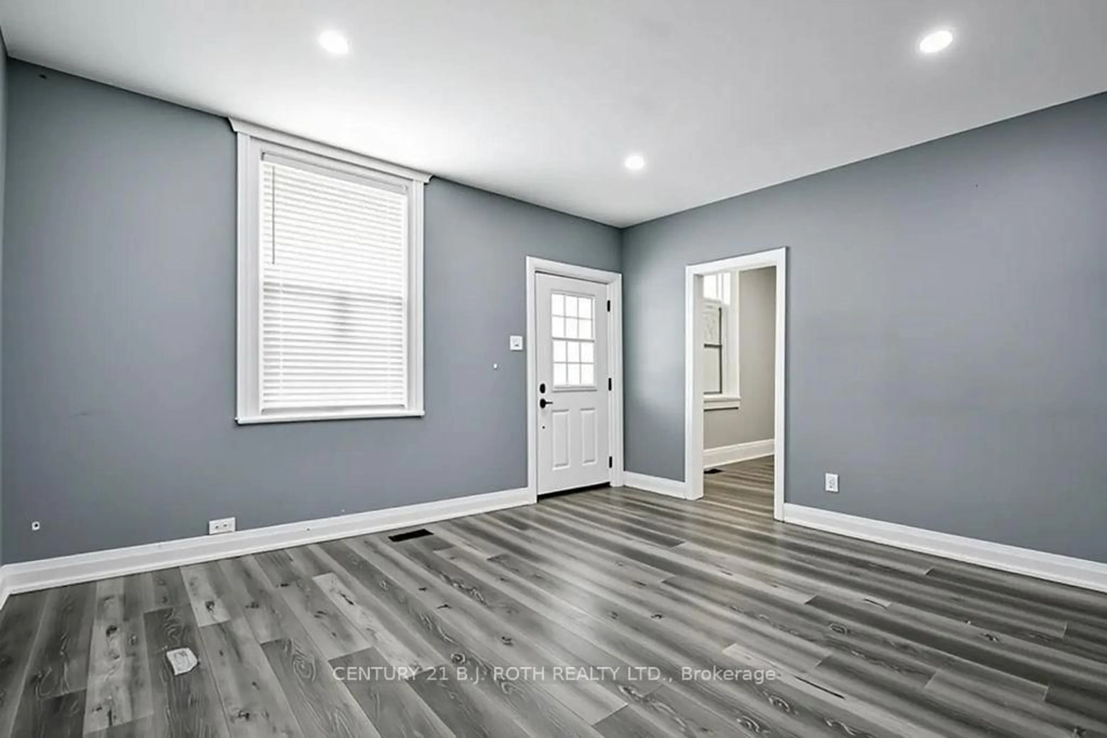 A pic of a room for 44 Sanford St, Barrie Ontario L4N 3C4