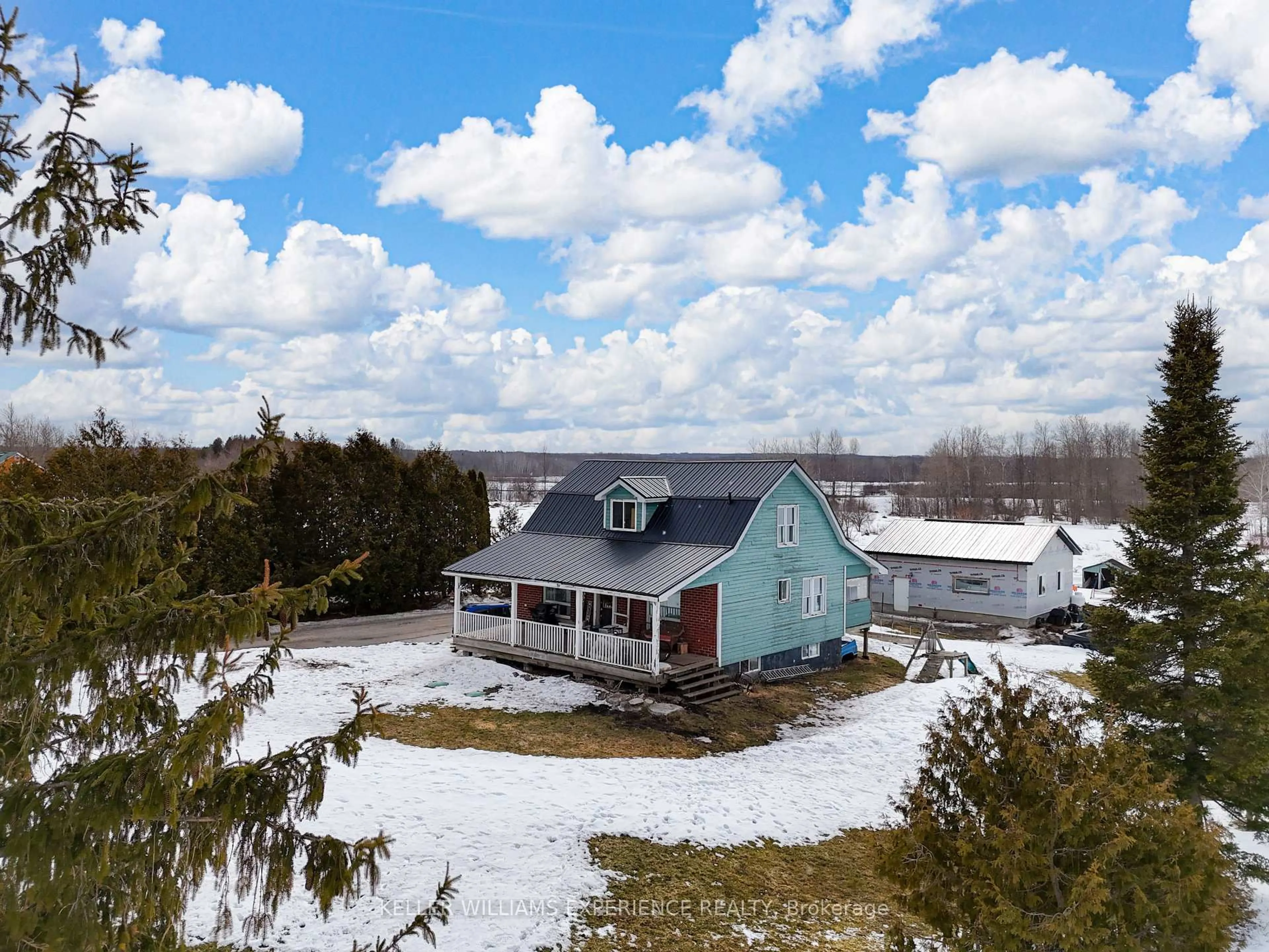 A pic from outside/outdoor area/front of a property/back of a property/a pic from drone, unknown for 2418 Uhthoff Line, Severn Ontario L3V 6H4