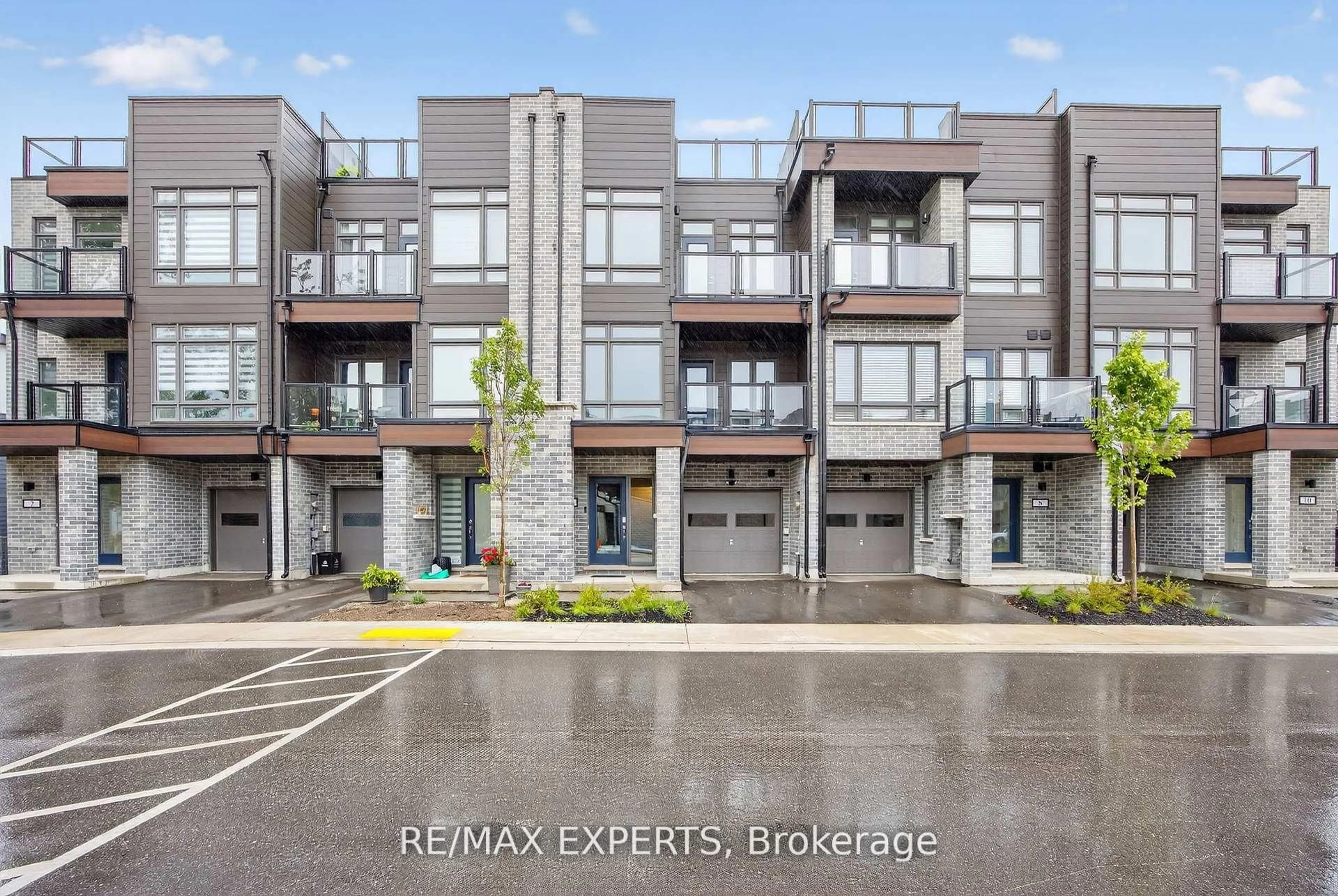 A pic from outside/outdoor area/front of a property/back of a property/a pic from drone, street for 6 Wyn Wood Lane, Orillia Ontario L3V 8P6